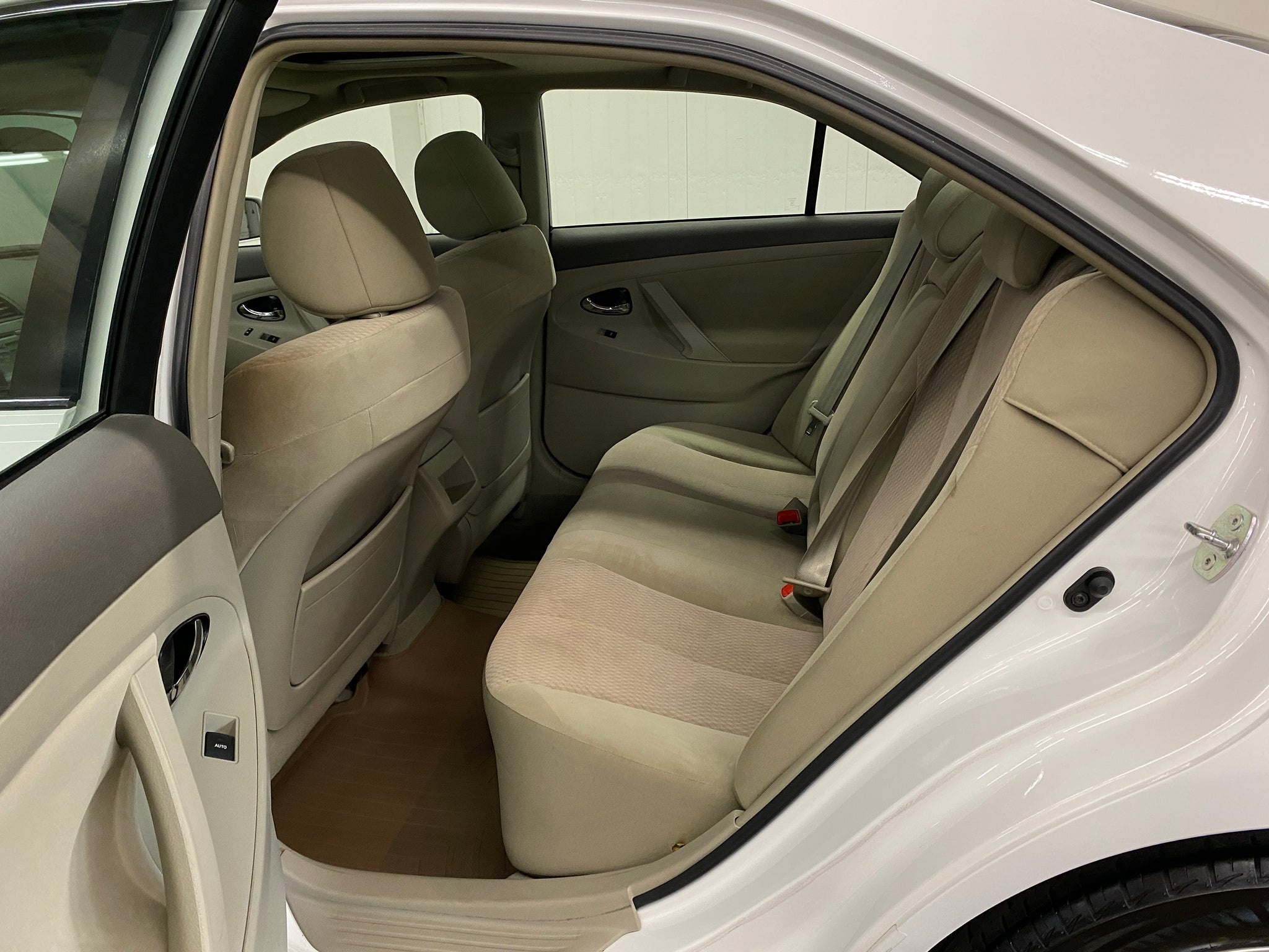 2011 Toyota Camry LE - Photo 13