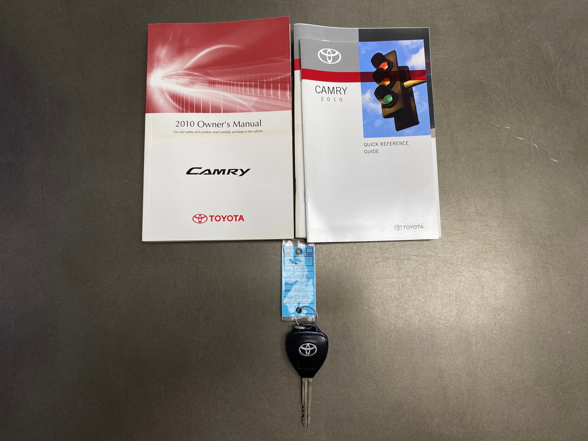 2010 Toyota Camry LE - Photo 22