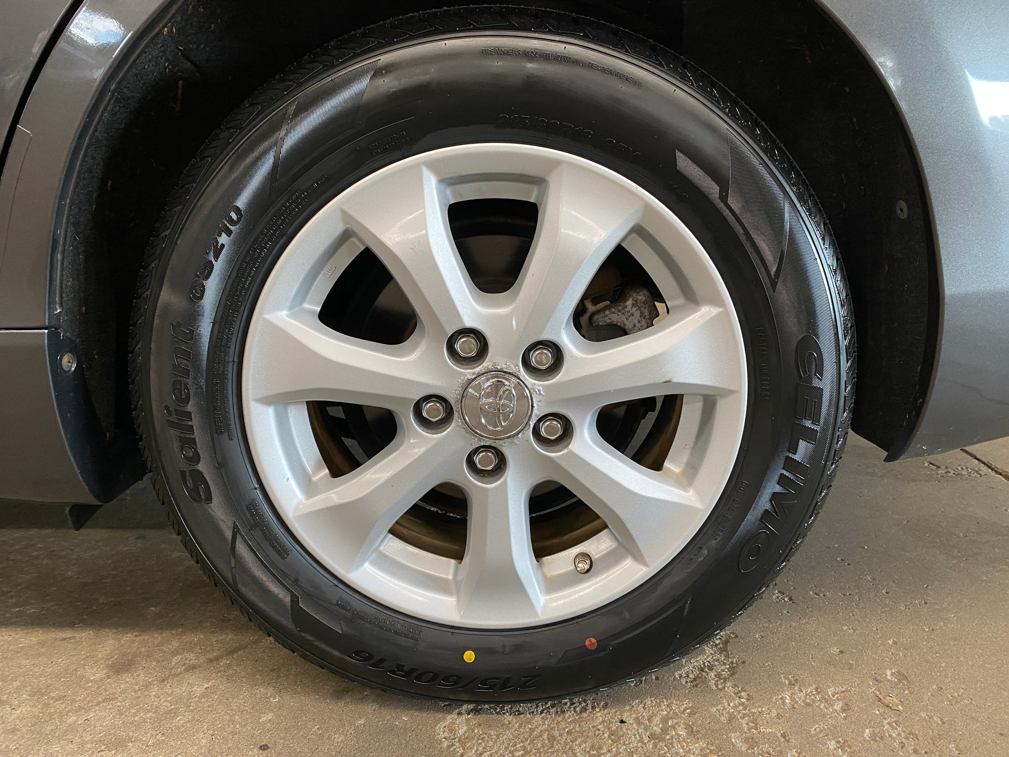 2010 Toyota Camry LE - Photo 25