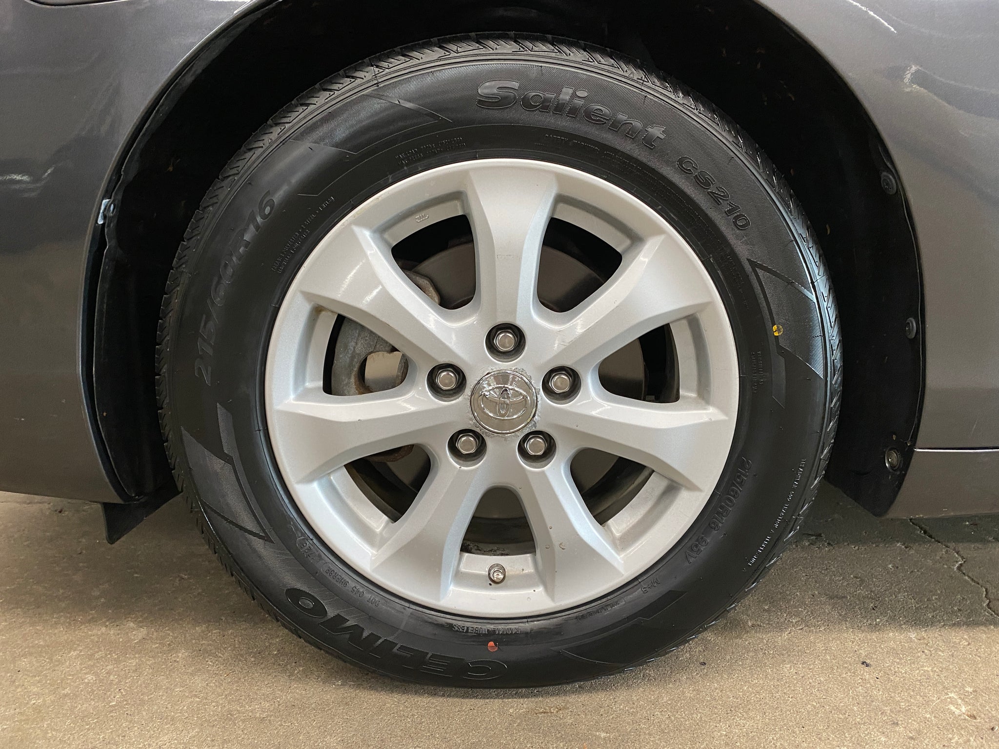 2010 Toyota Camry LE - Photo 23