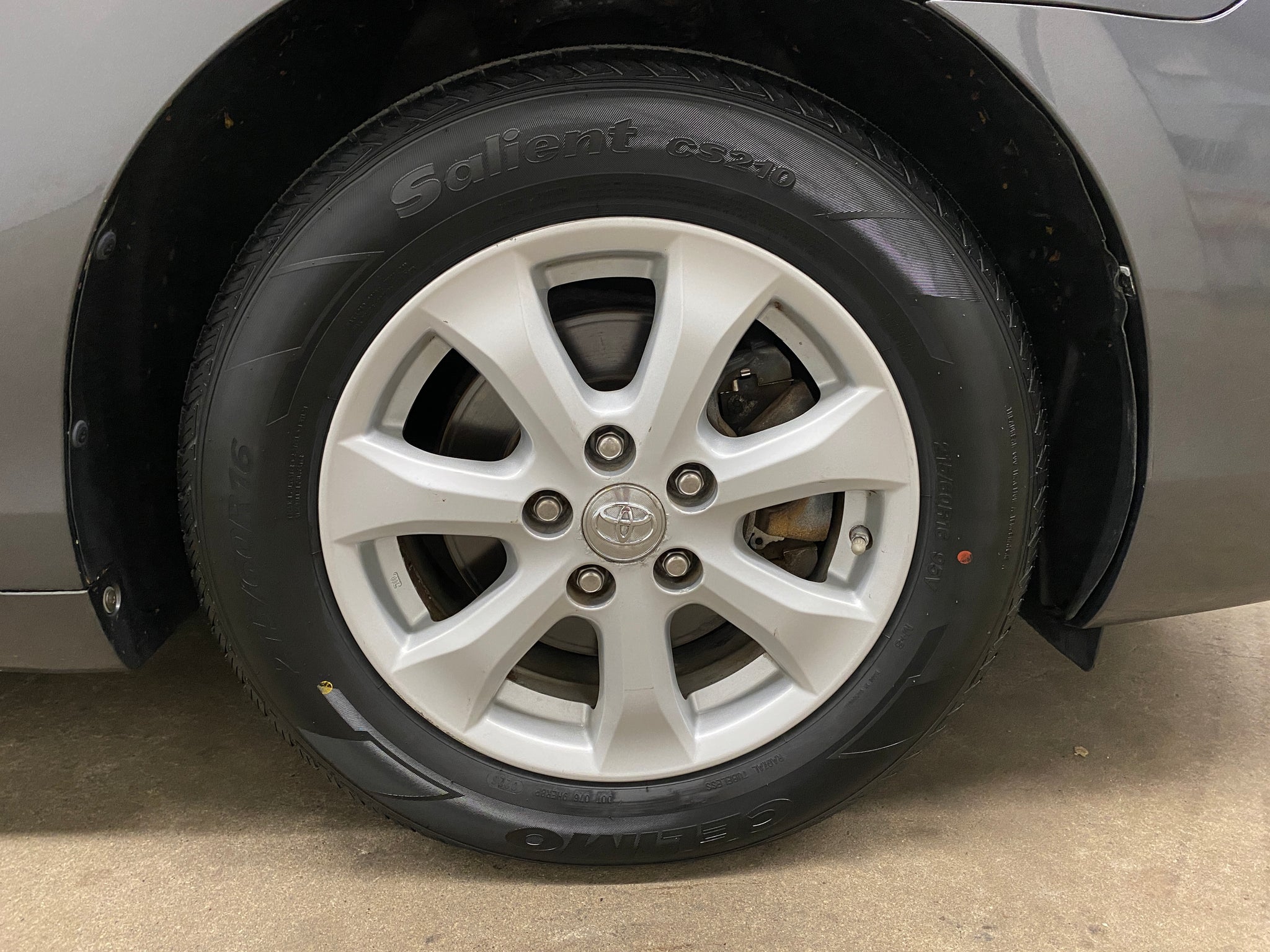2010 Toyota Camry LE - Photo 29