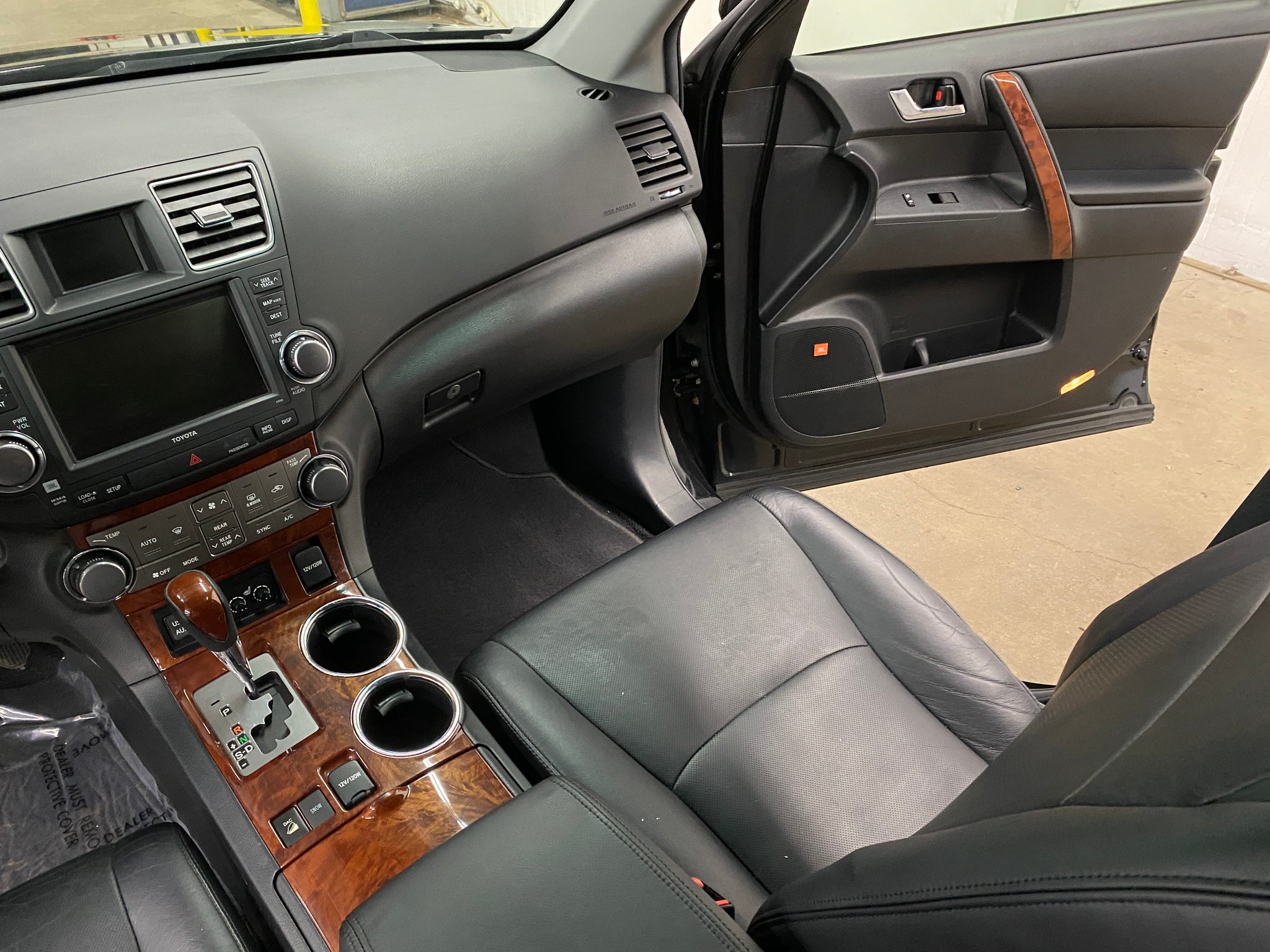 2011 Toyota Highlander Limited - Photo 22