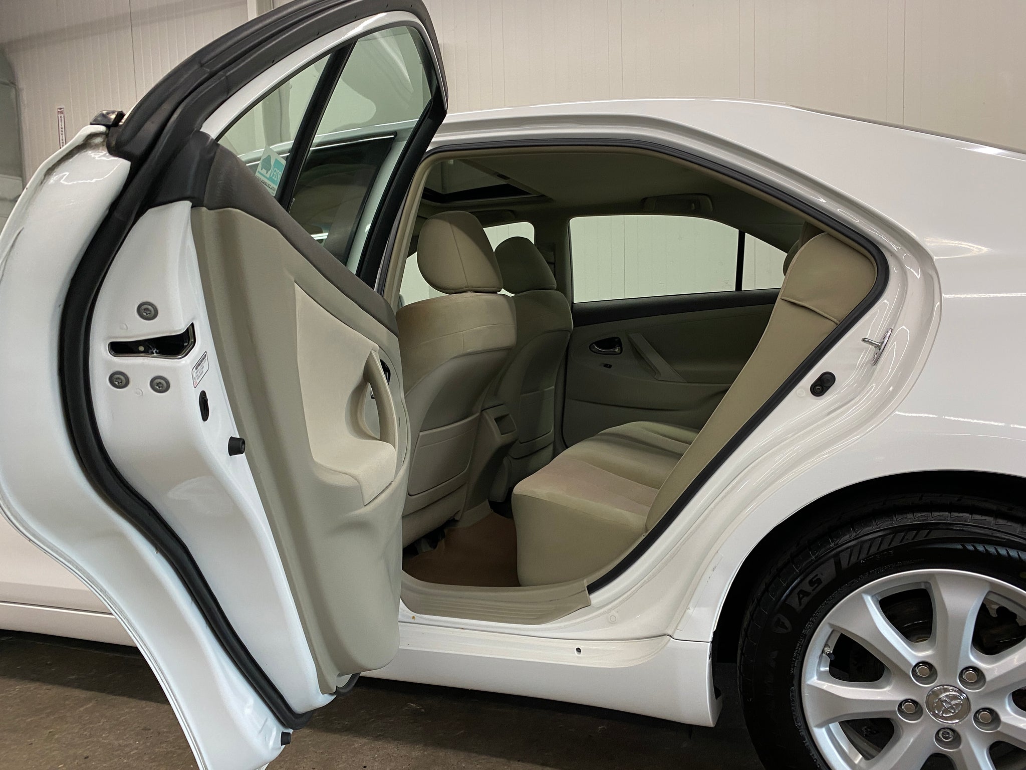 2011 Toyota Camry LE - Photo 37