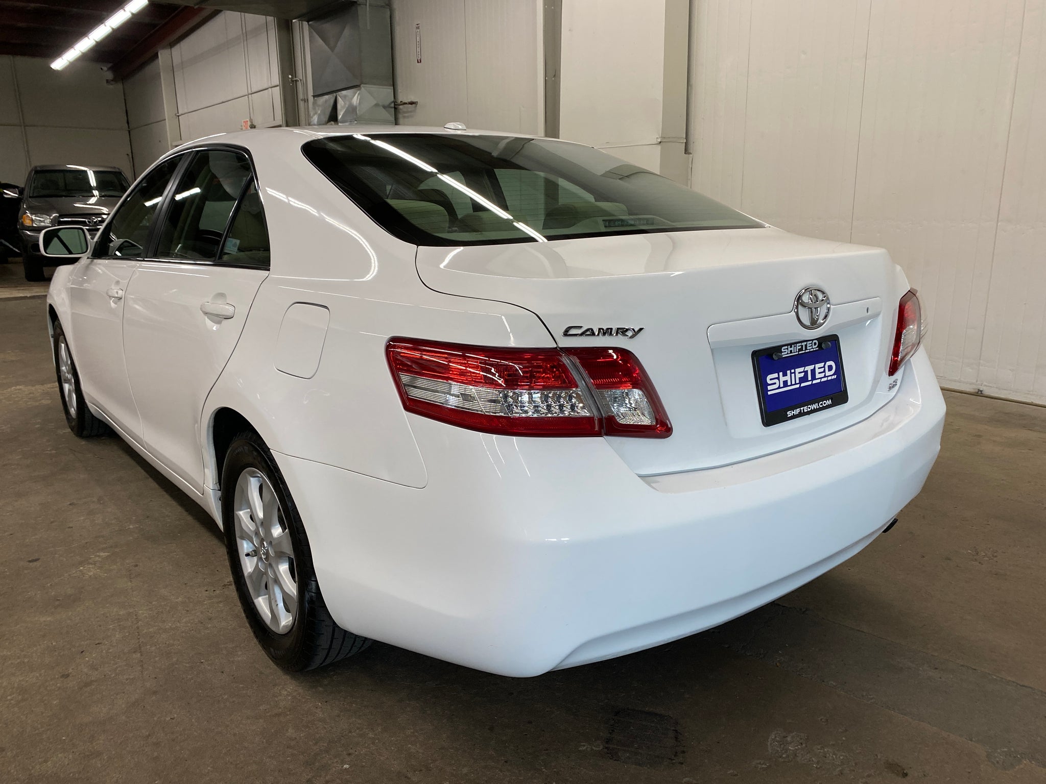 2011 Toyota Camry LE - Photo 3