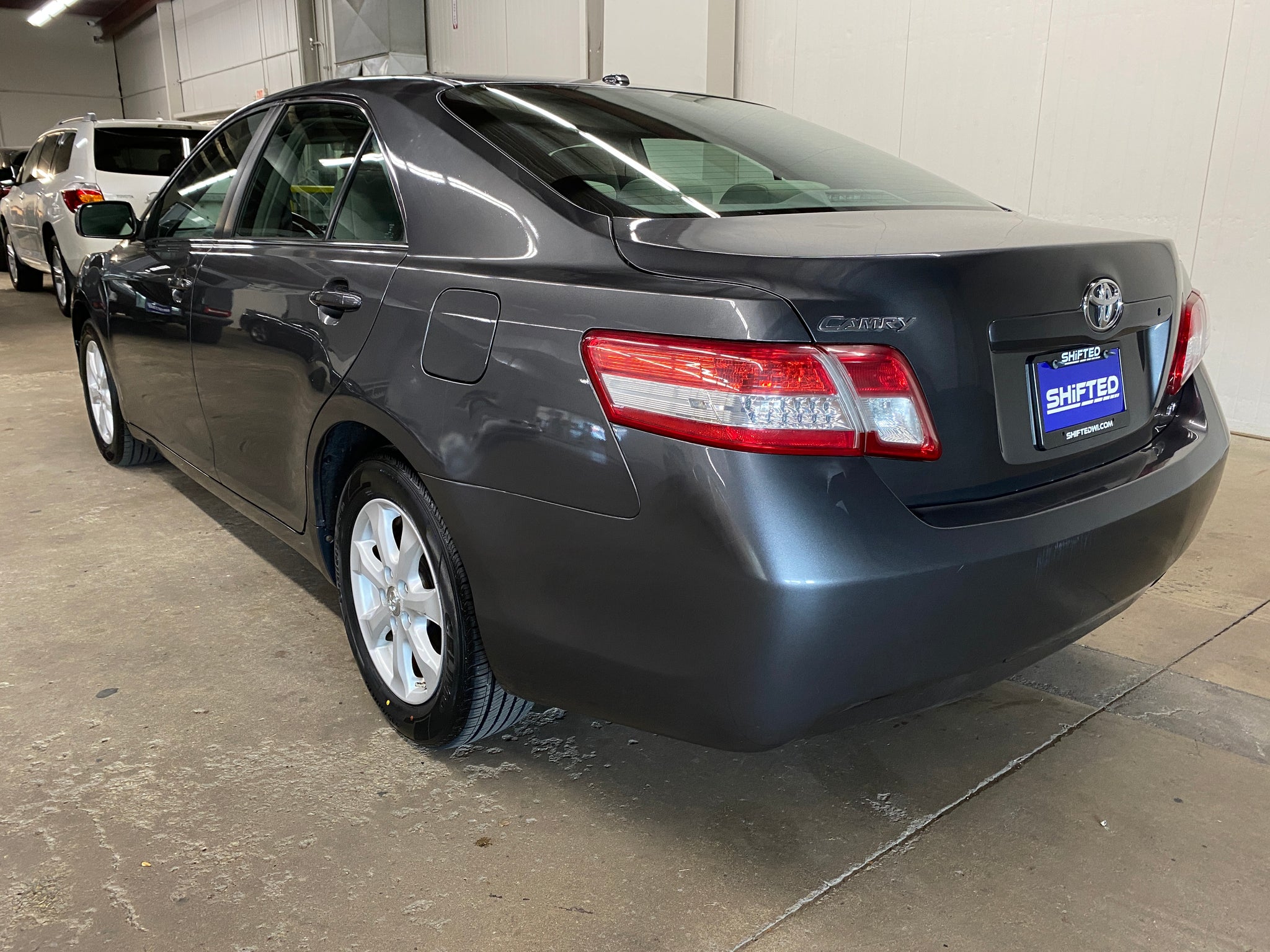 2010 Toyota Camry LE - Photo 3