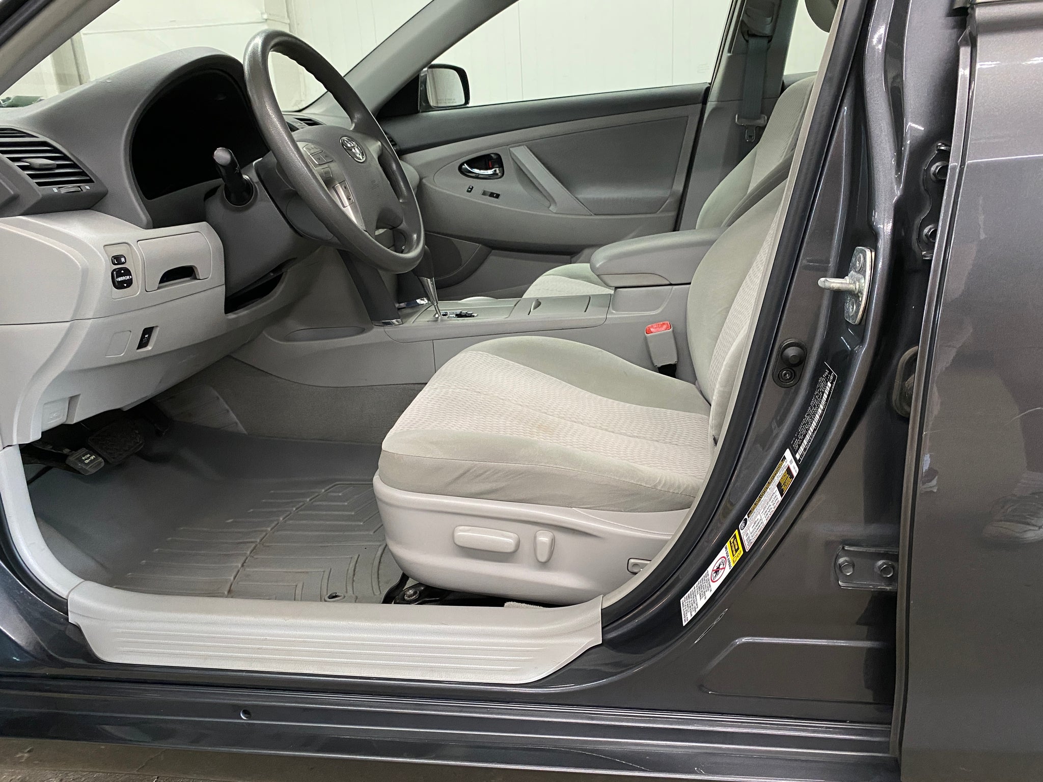 2010 Toyota Camry LE - Photo 33