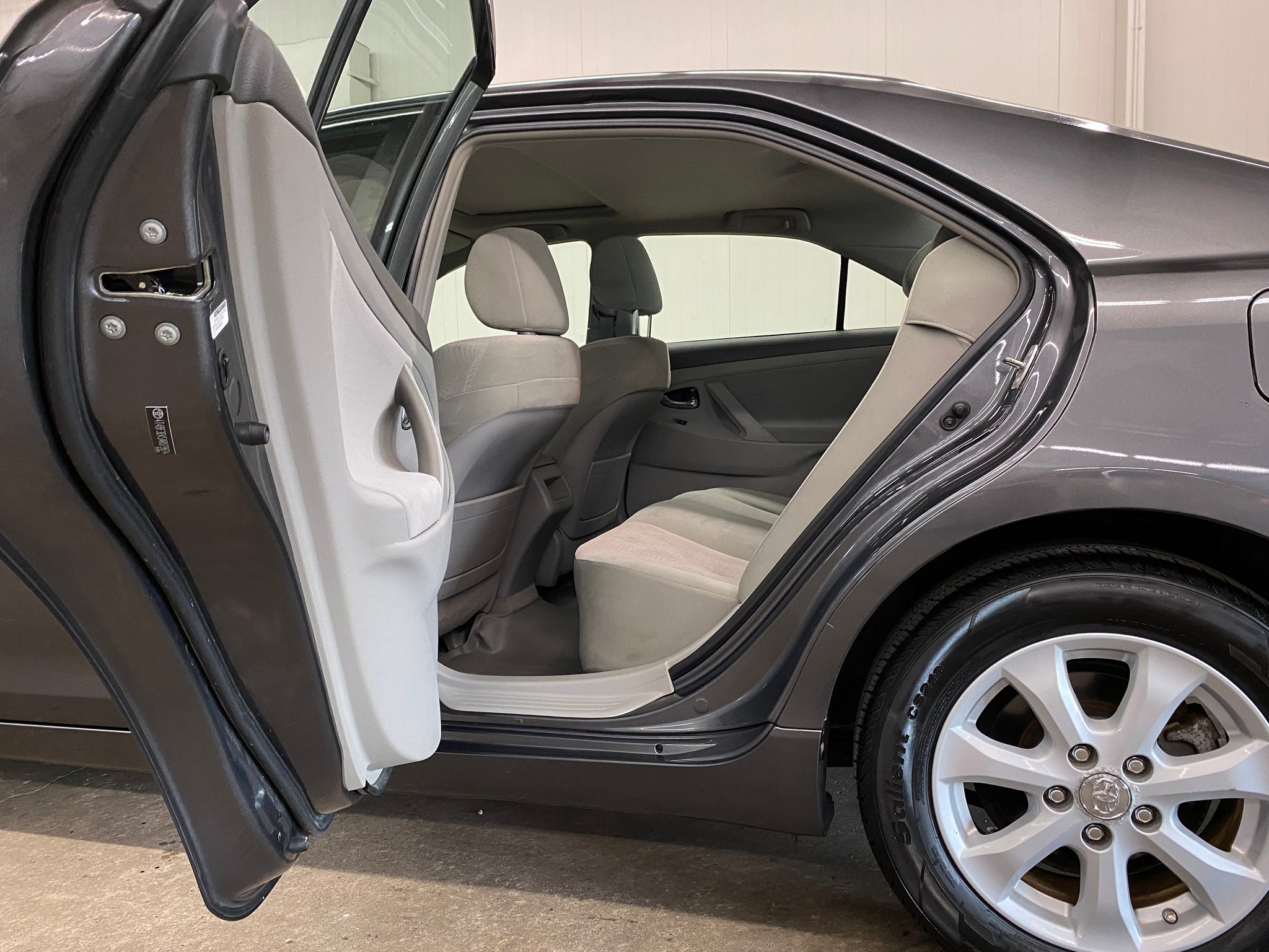 2010 Toyota Camry LE - Photo 35