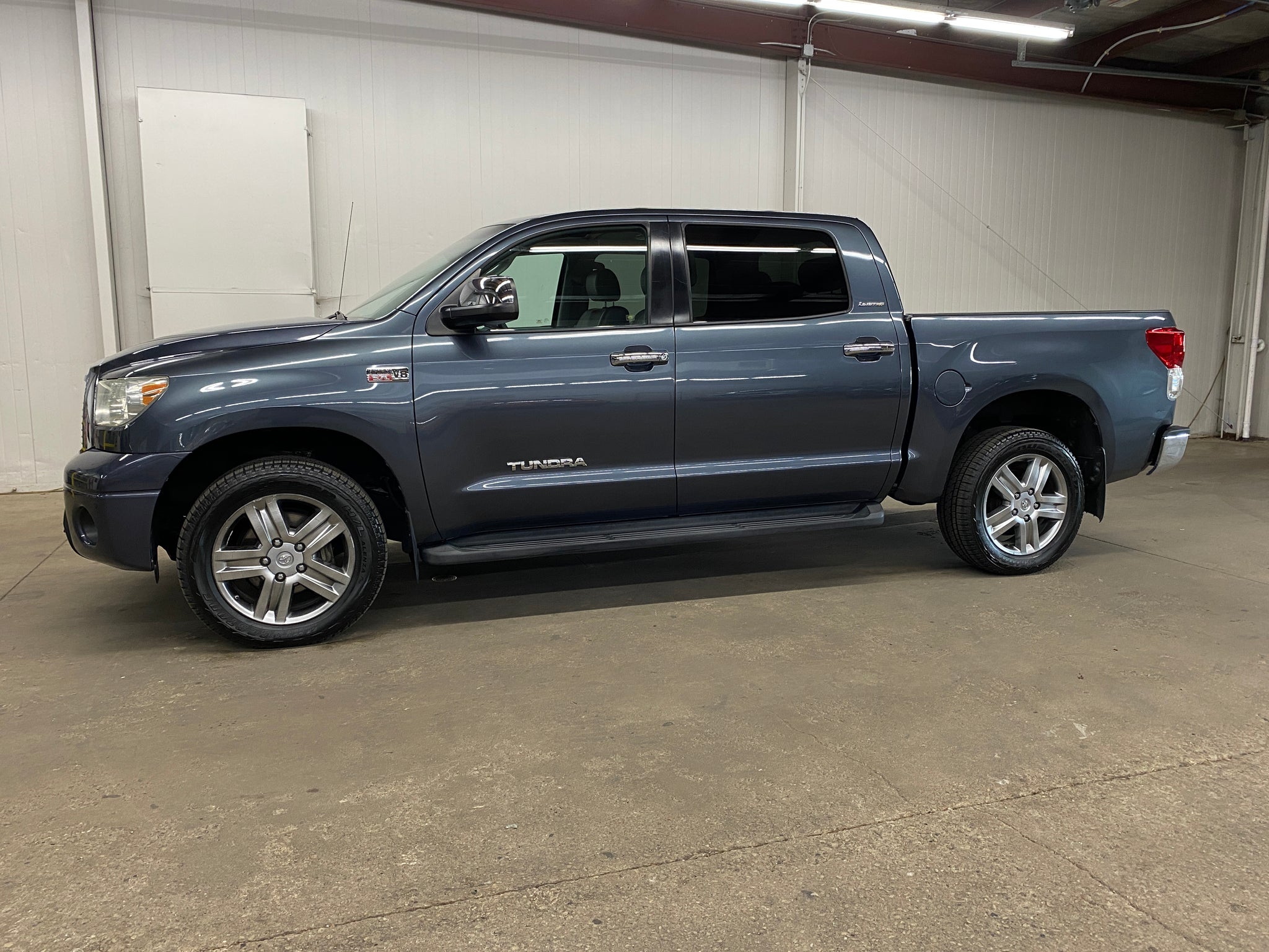 2010 Toyota Tundra 5.7 Auto 4WD Limited Crew Max's photo