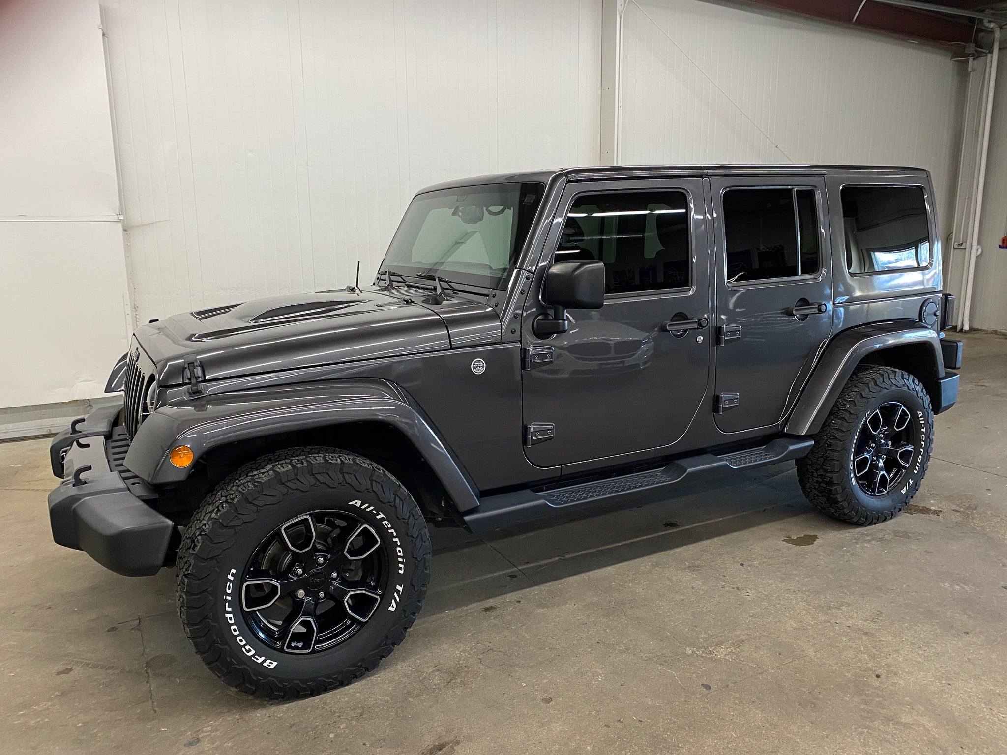 2017 Jeep Wrangler Unlimited Smoky Mountain's photo