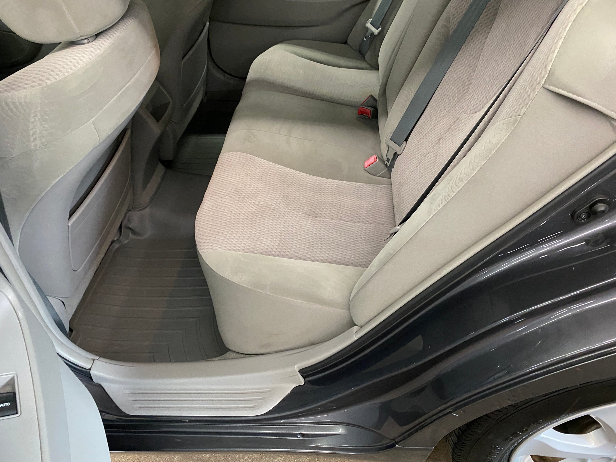 2010 Toyota Camry LE - Photo 37