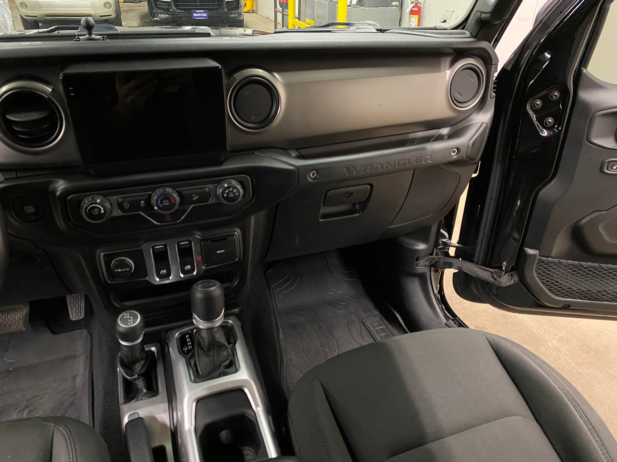 2020 Jeep Wrangler Sport S - Photo 18