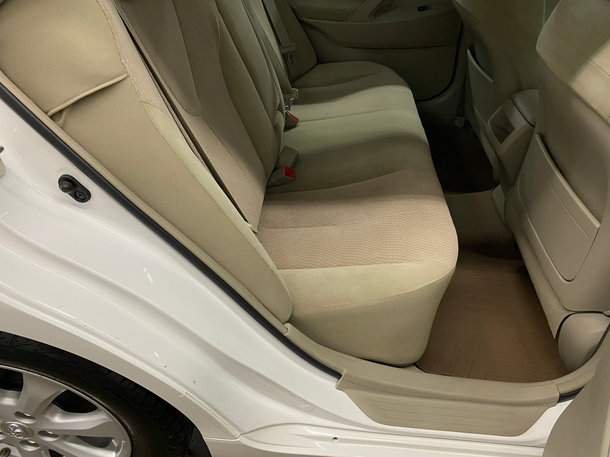 2011 Toyota Camry LE - Photo 43