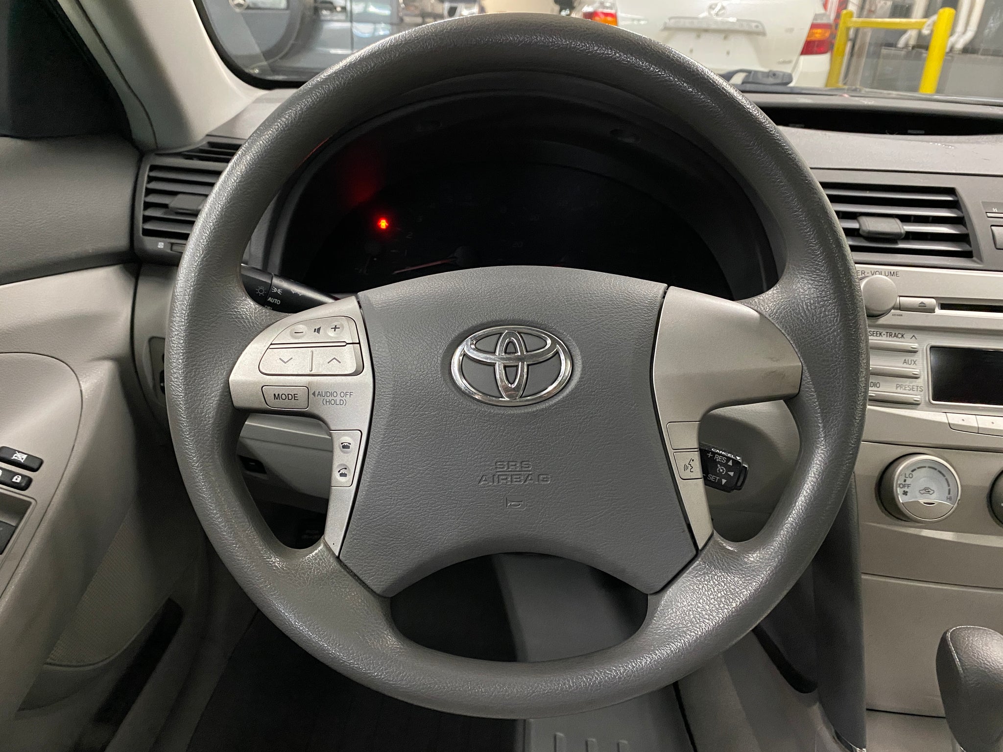 2010 Toyota Camry LE - Photo 17