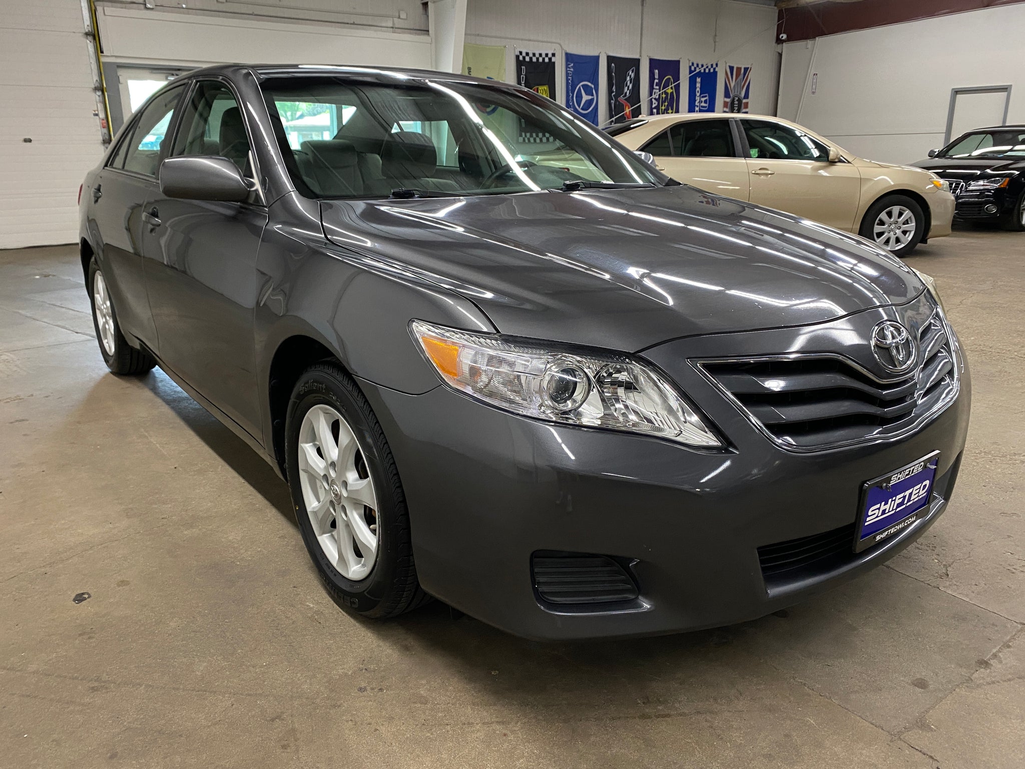 2010 Toyota Camry LE - Photo 6