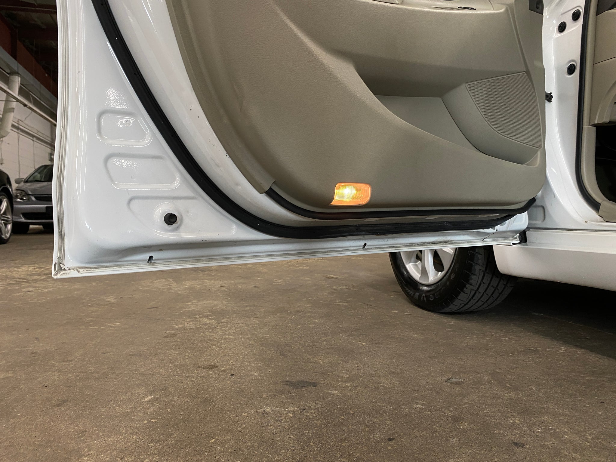 2011 Toyota Camry LE - Photo 35