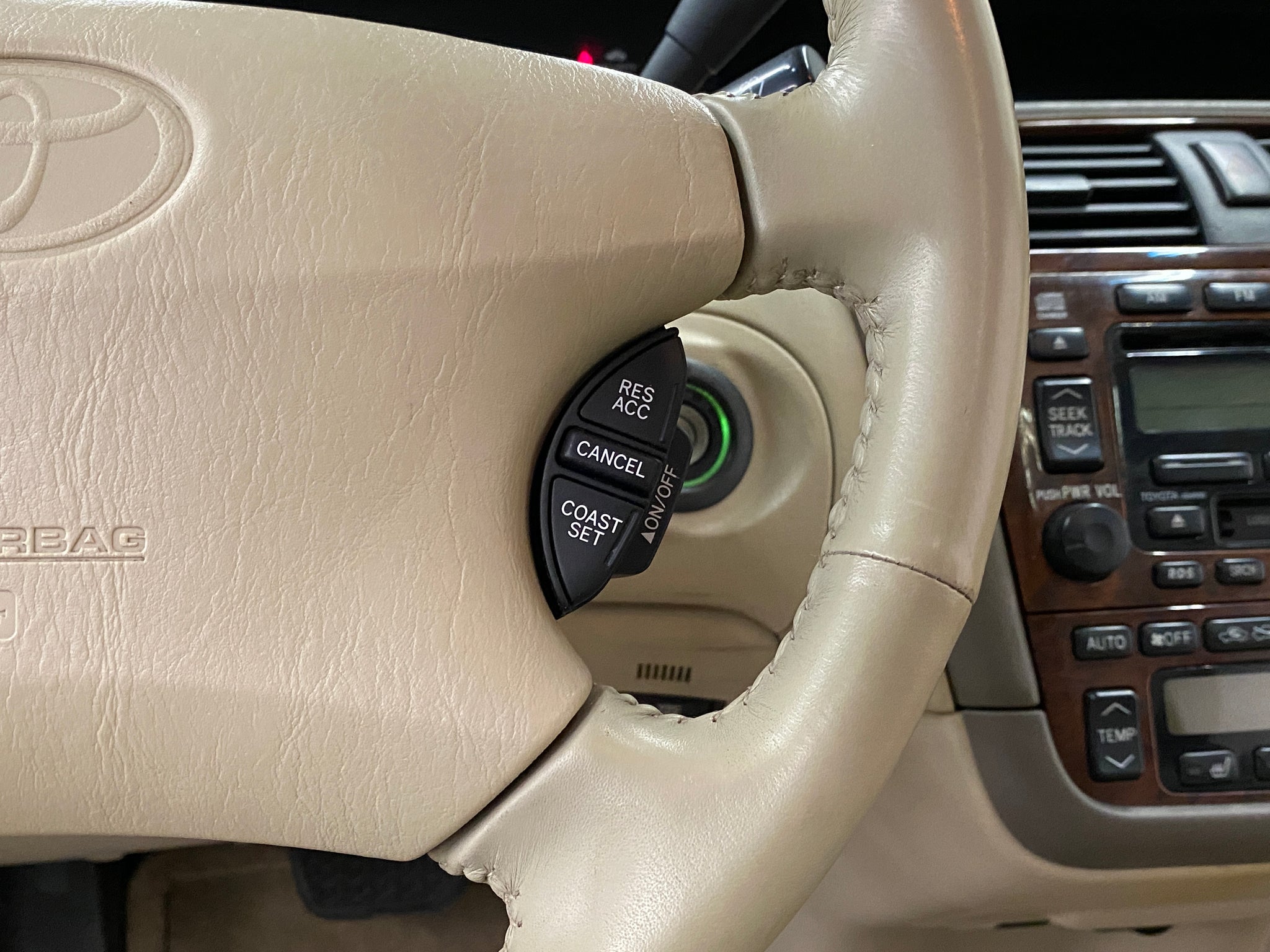 2001 Toyota Avalon XLS - Photo 25