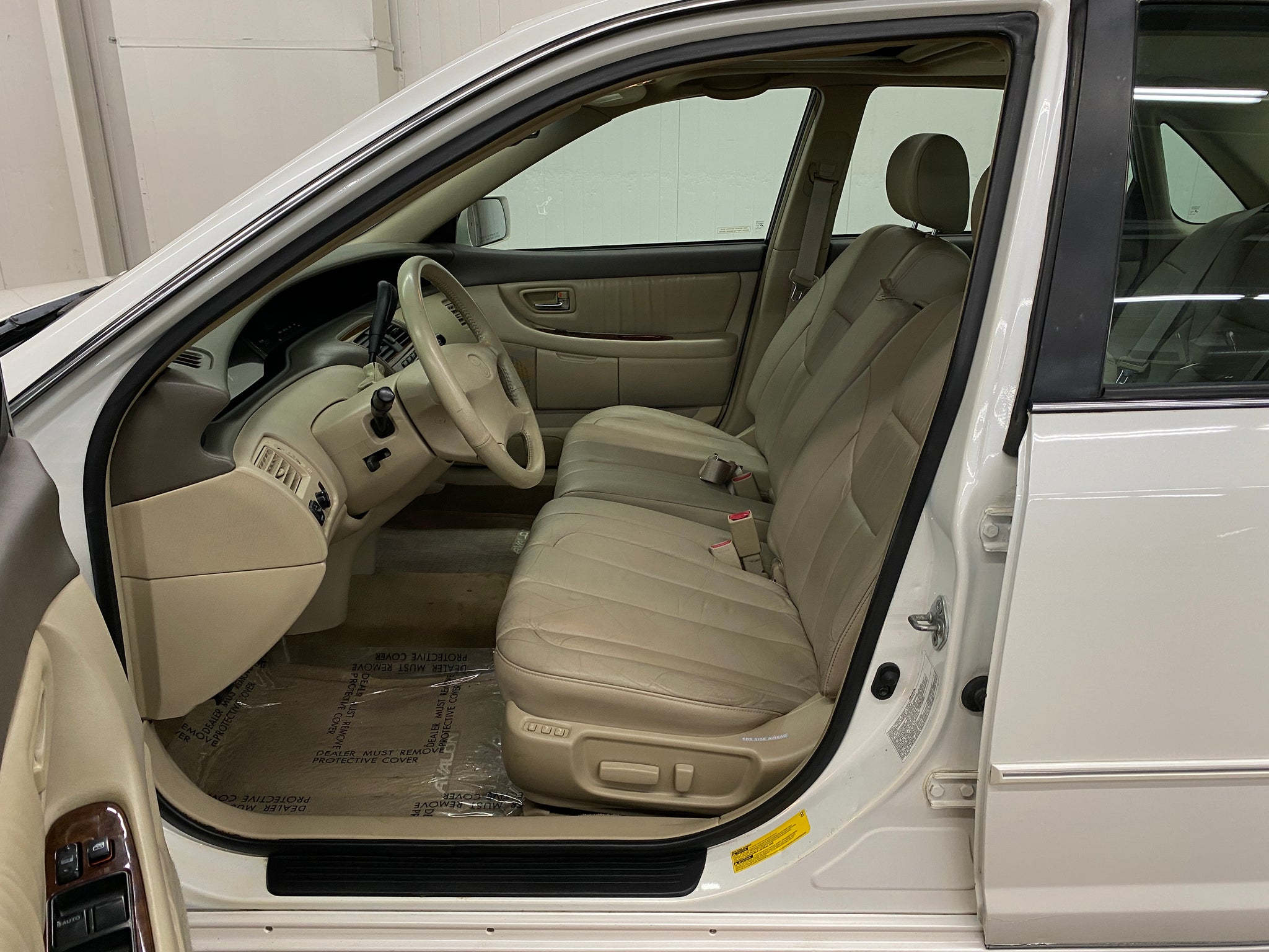 2001 Toyota Avalon XLS - Photo 11