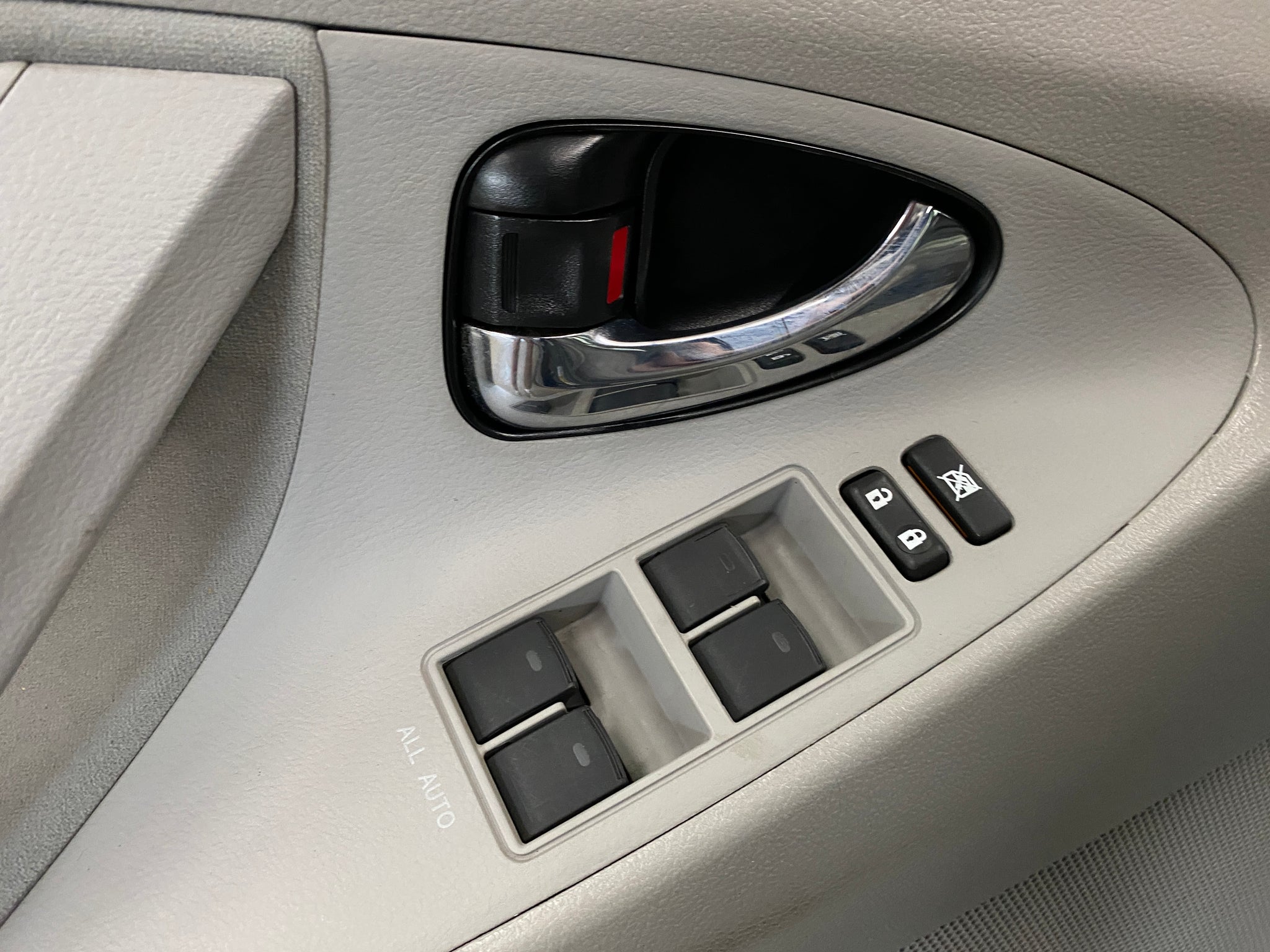 2010 Toyota Camry LE - Photo 11