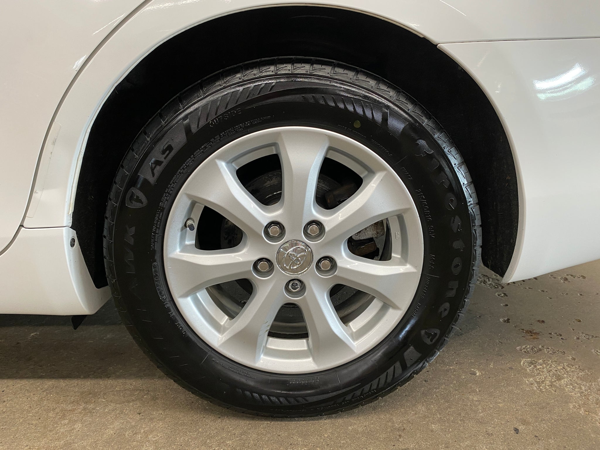 2011 Toyota Camry LE - Photo 28