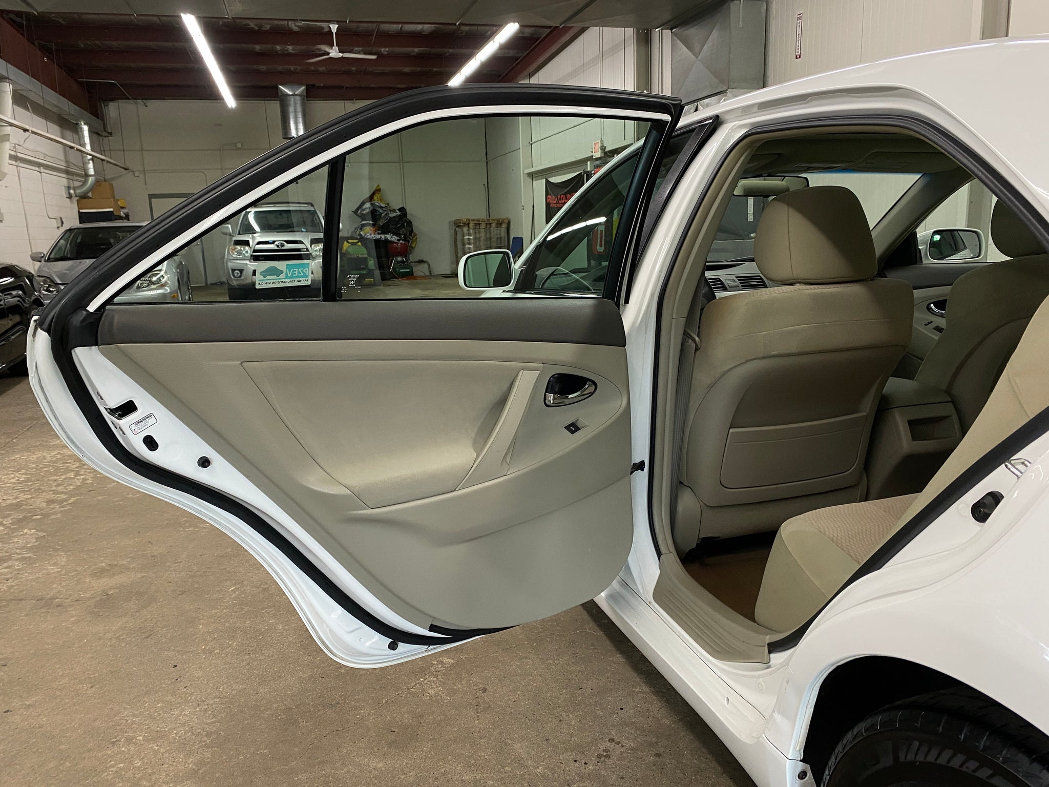 2011 Toyota Camry LE - Photo 40