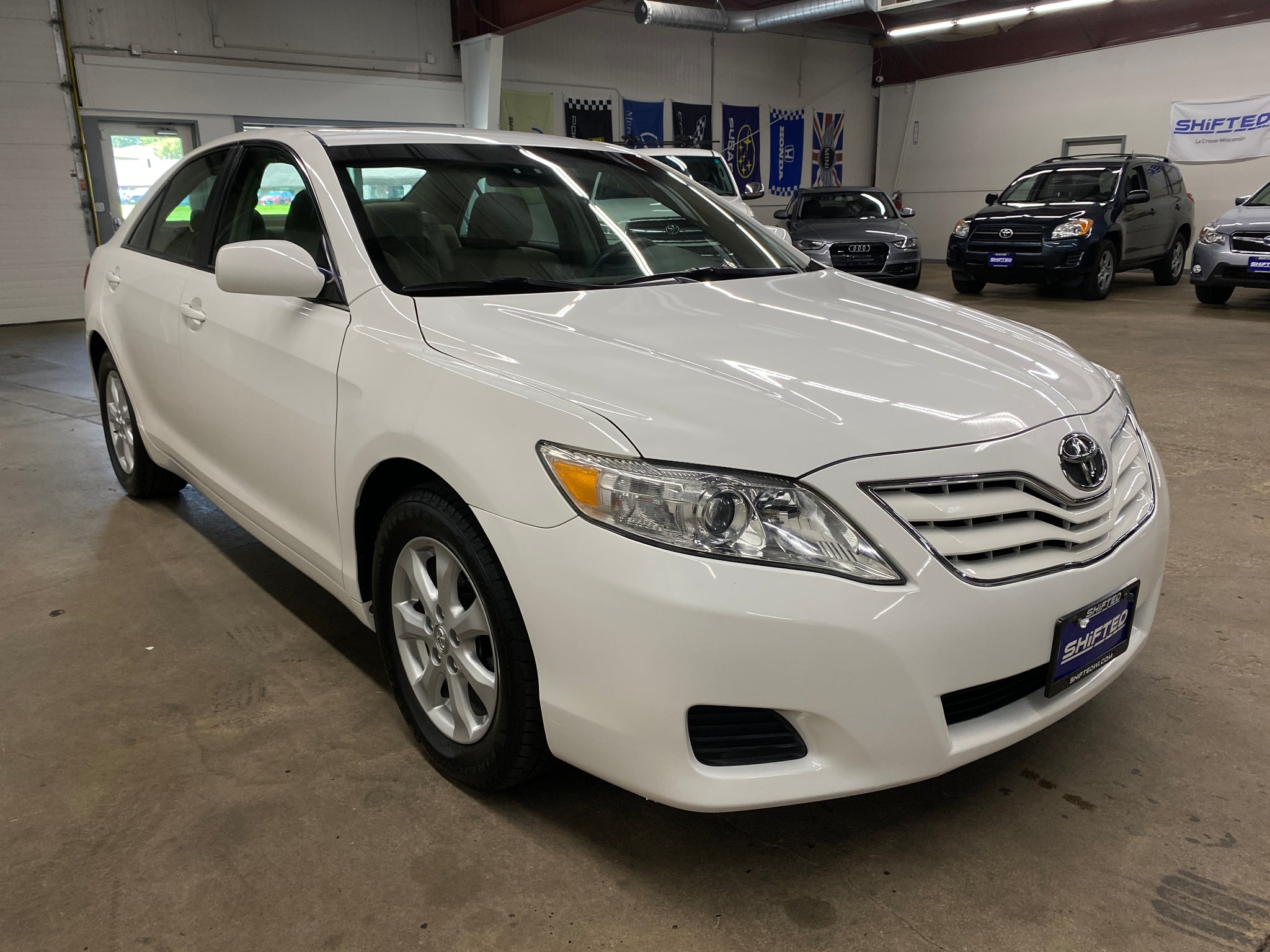 2011 Toyota Camry LE - Photo 6