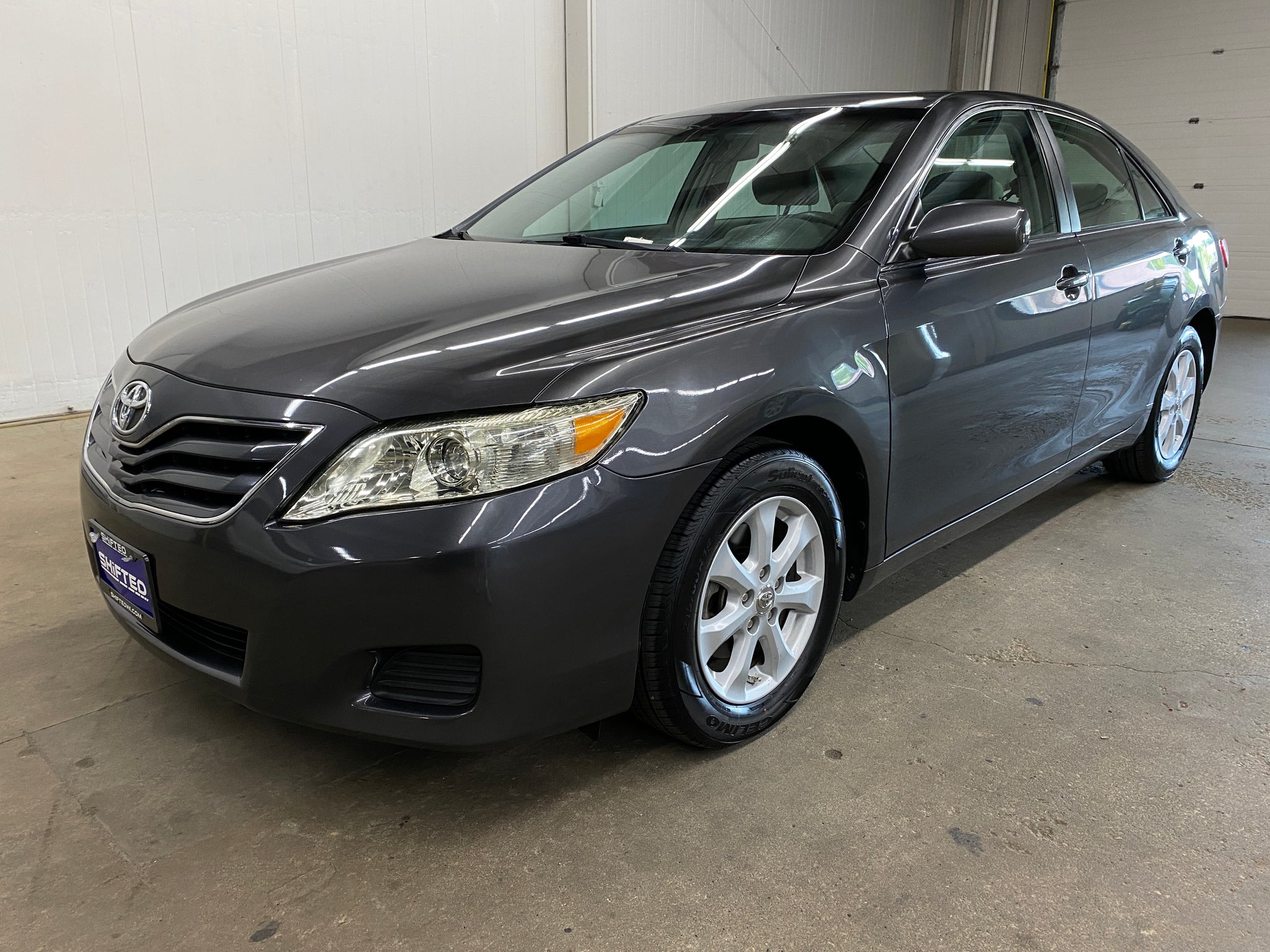 2010 Toyota Camry LE - Photo 8