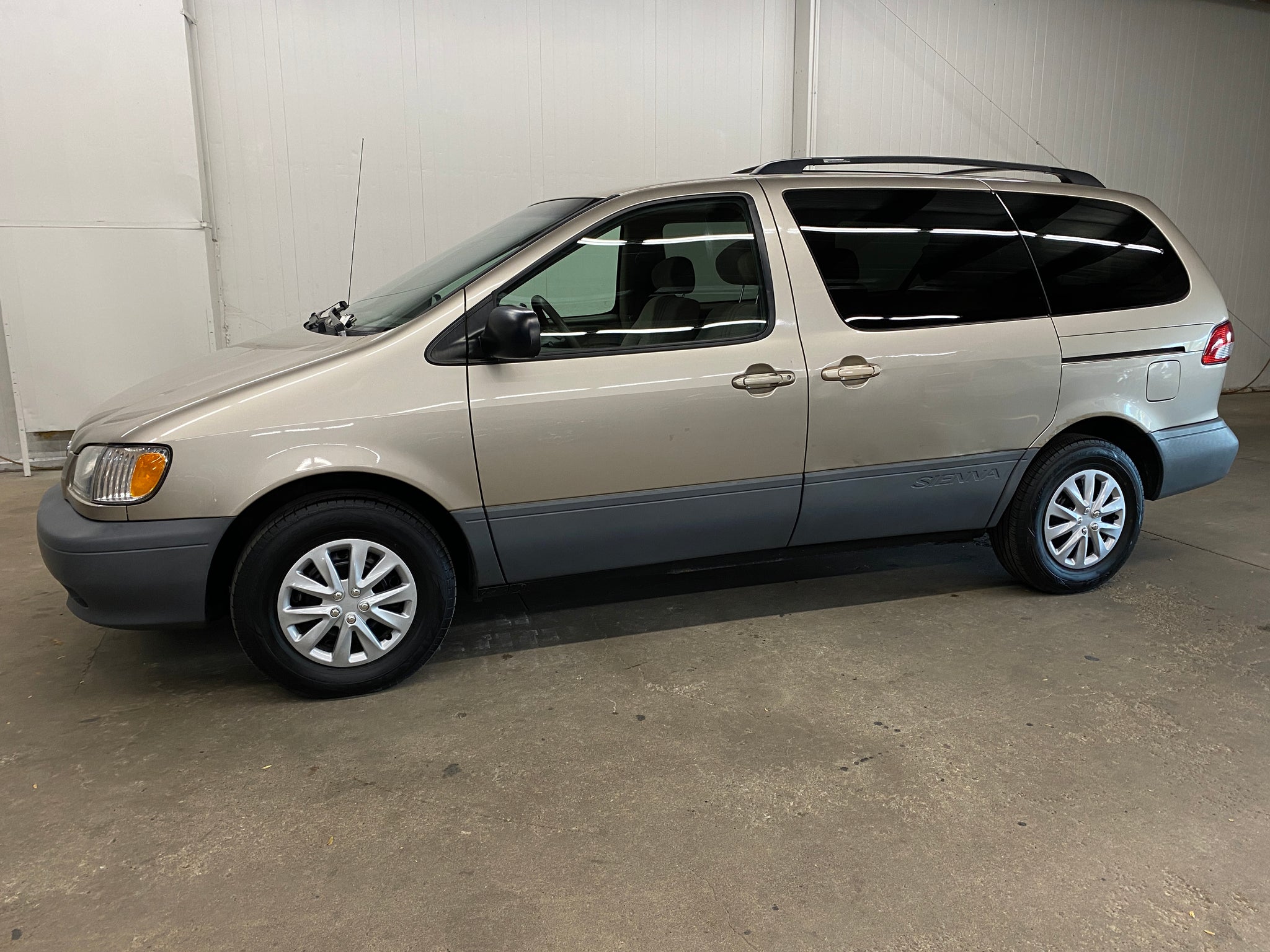2001 Toyota Sienna LE