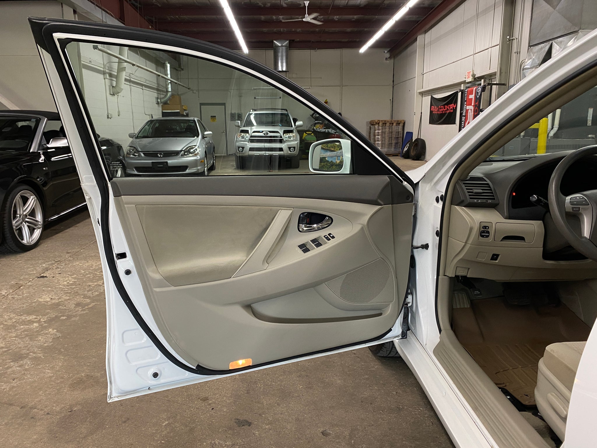 2011 Toyota Camry LE - Photo 36