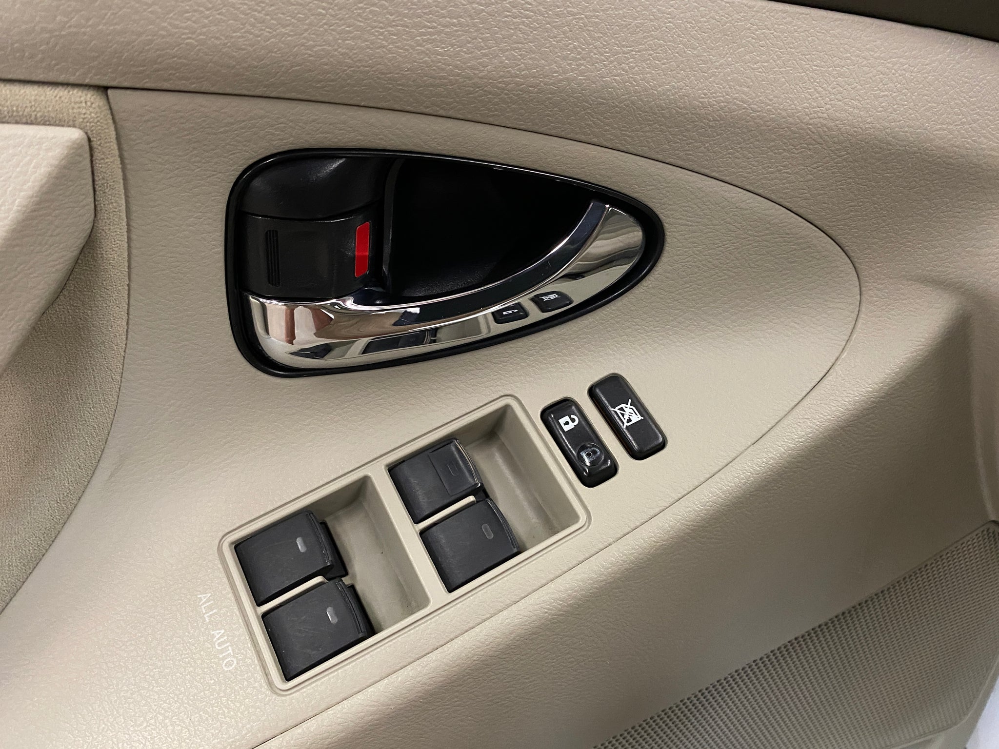 2011 Toyota Camry LE - Photo 11