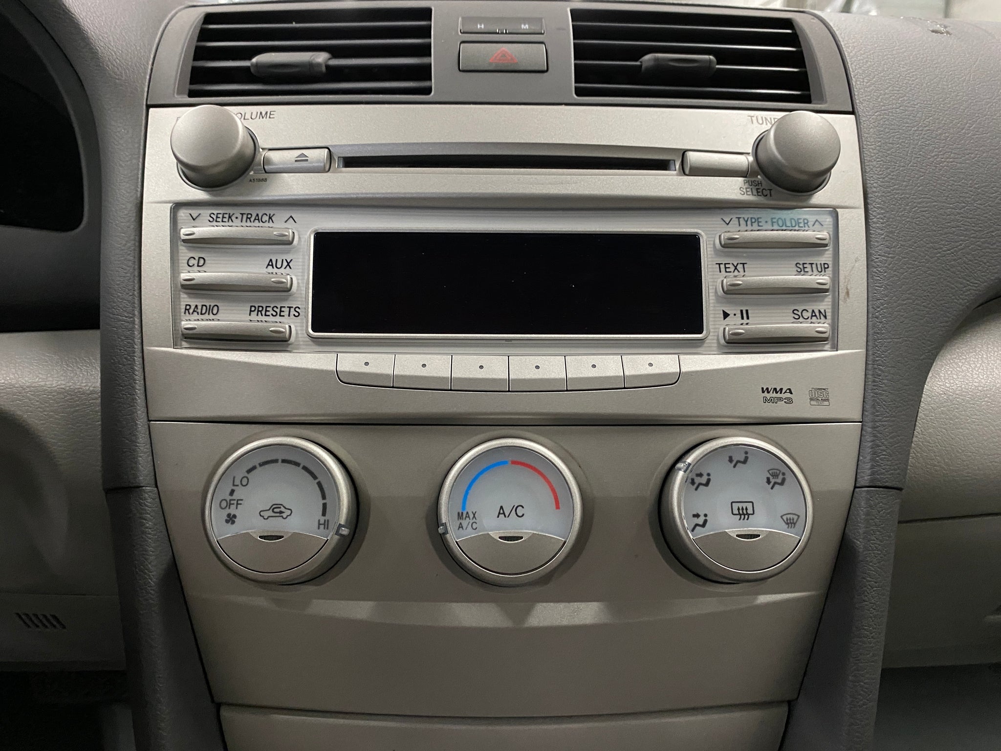 2010 Toyota Camry LE - Photo 20