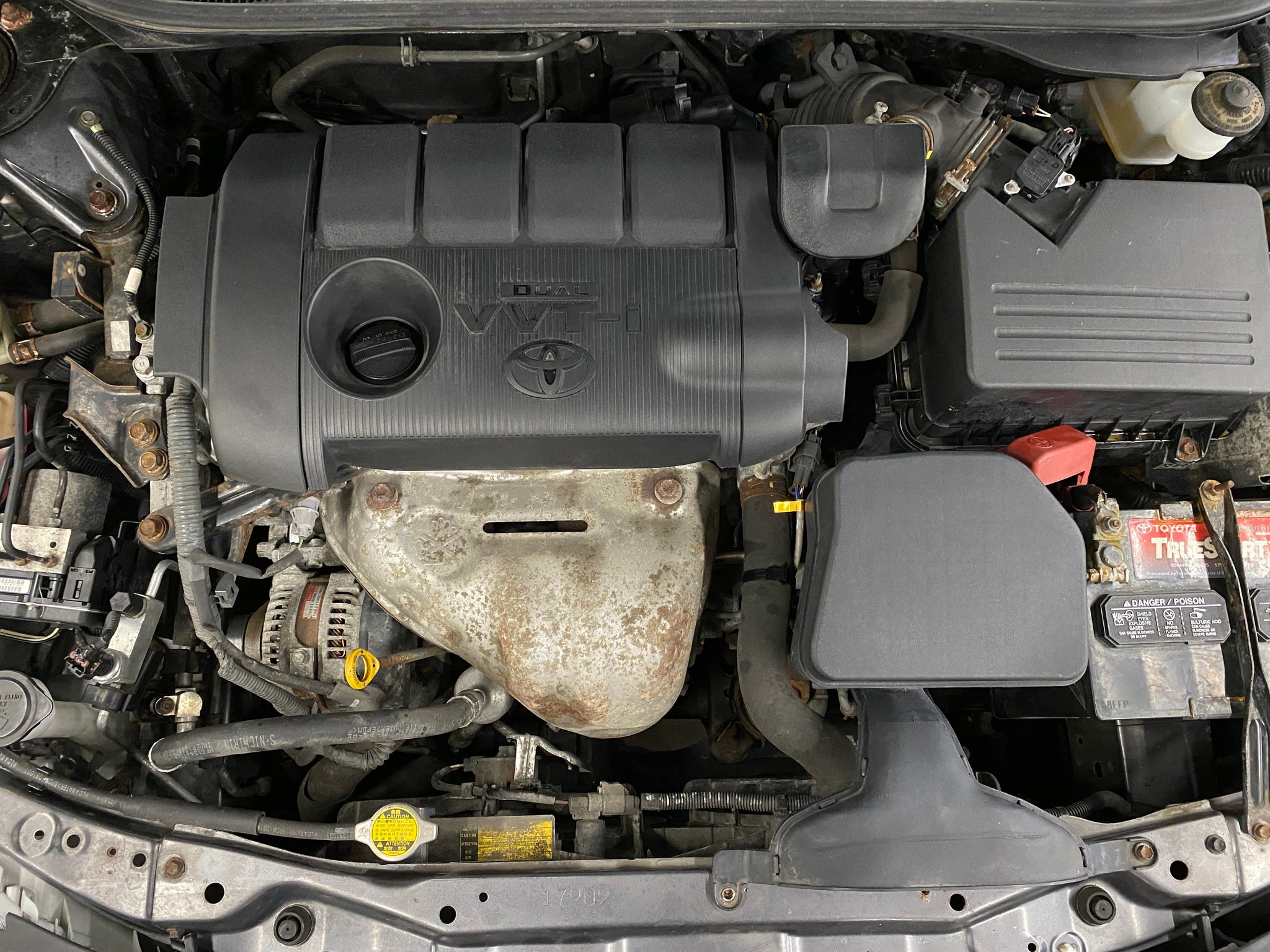 2010 Toyota Camry LE - Photo 9