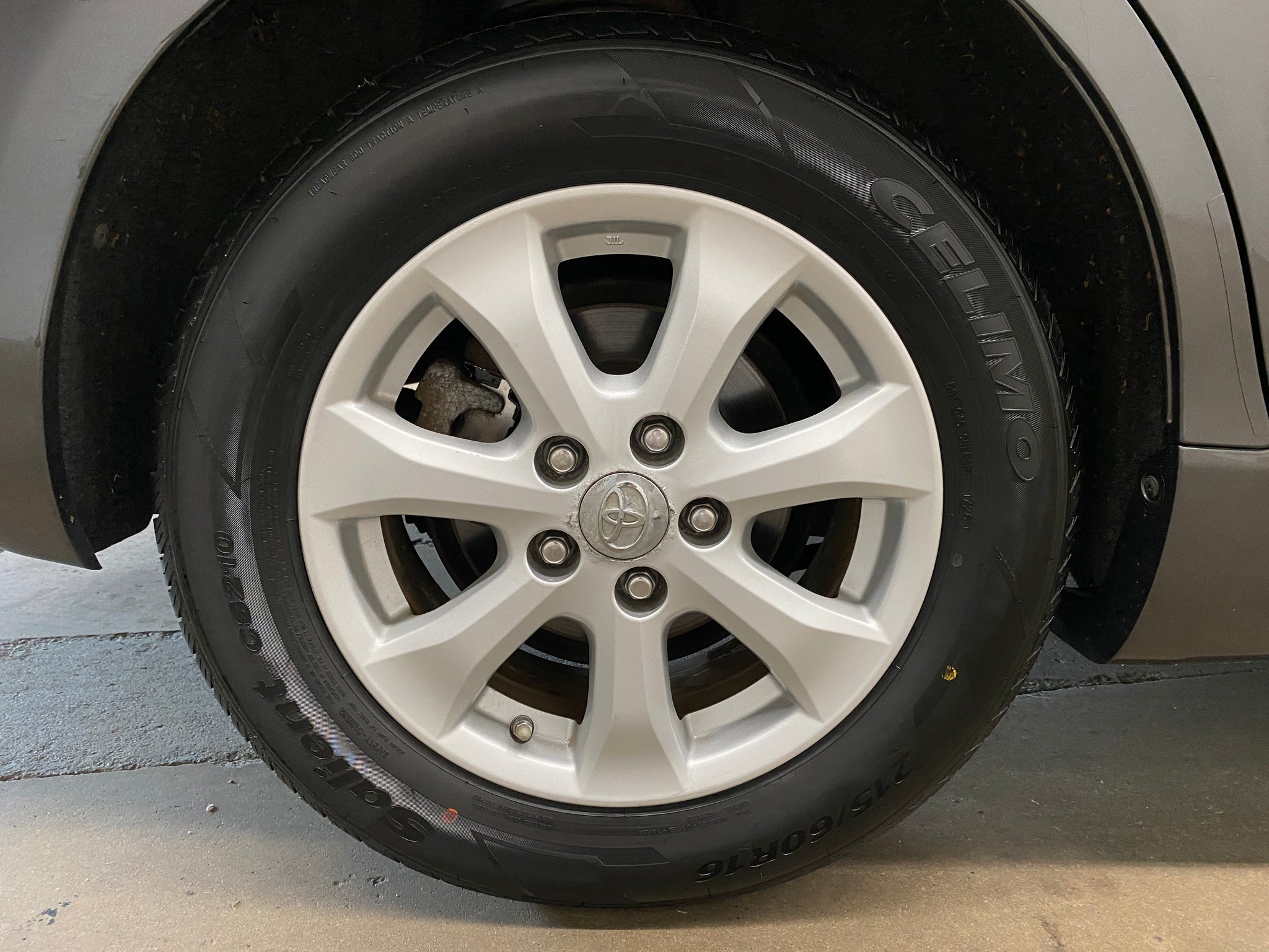 2010 Toyota Camry LE - Photo 27