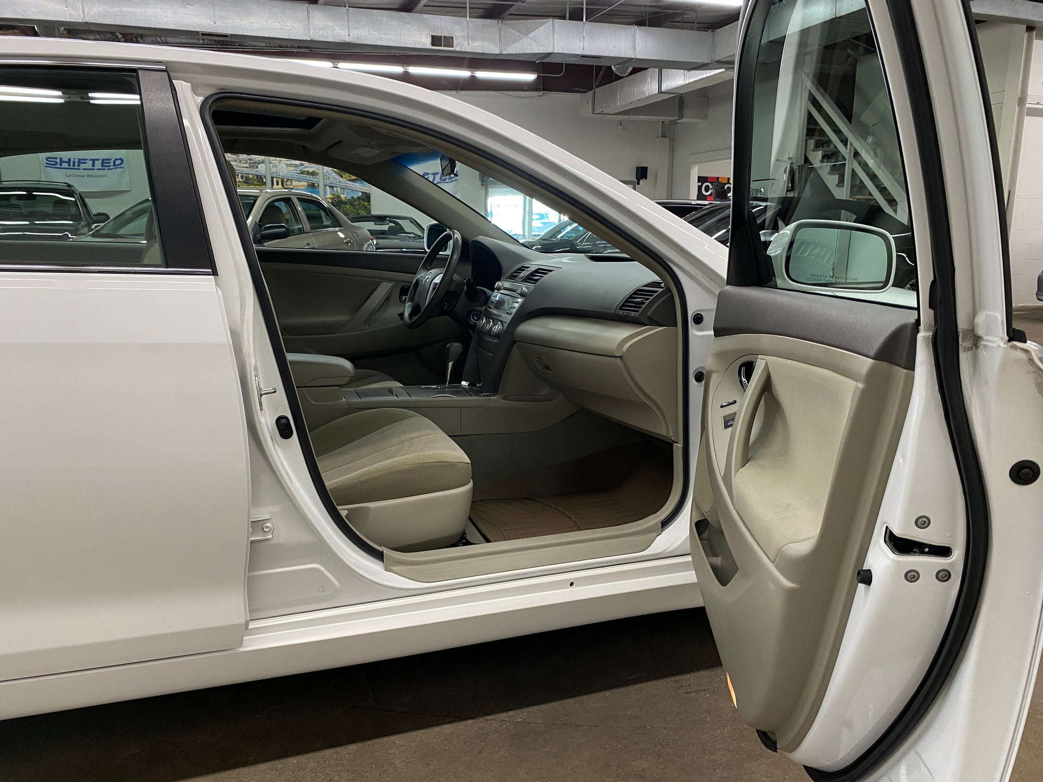 2011 Toyota Camry LE - Photo 44