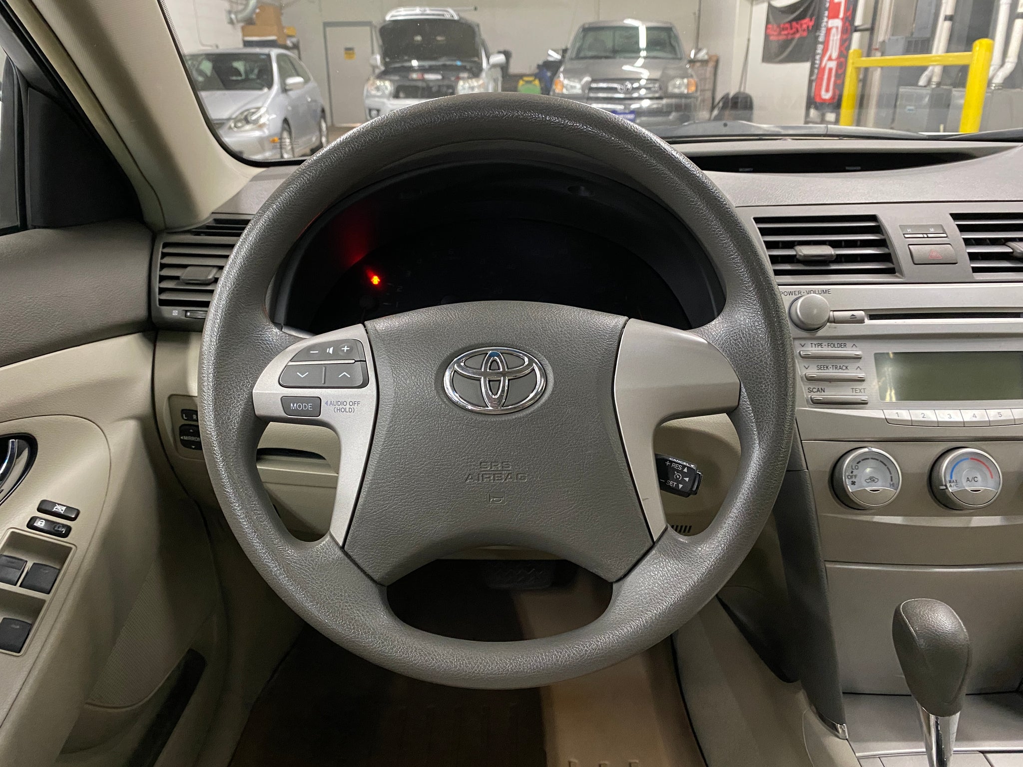 2011 Toyota Camry LE - Photo 20