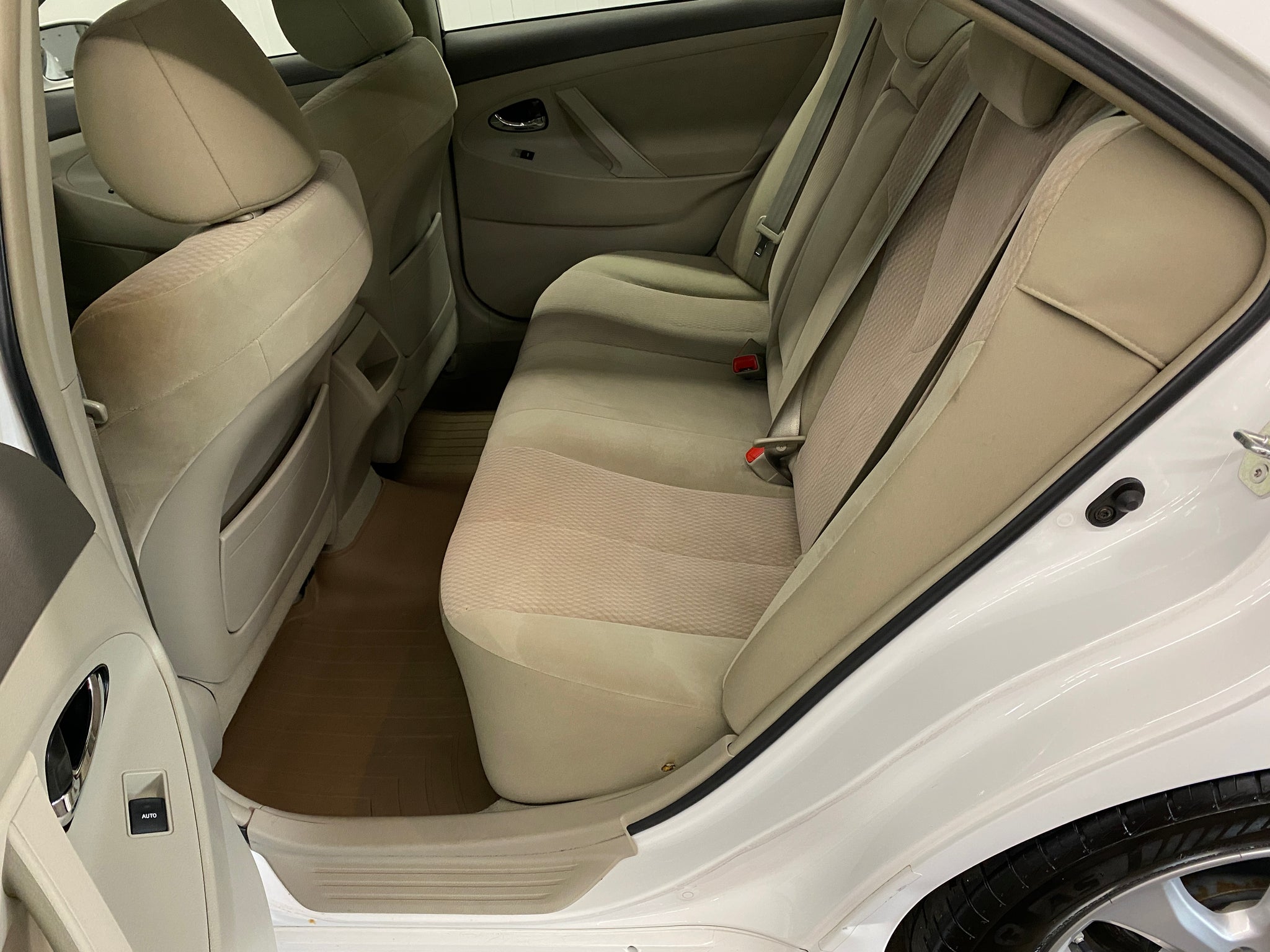 2011 Toyota Camry LE - Photo 39