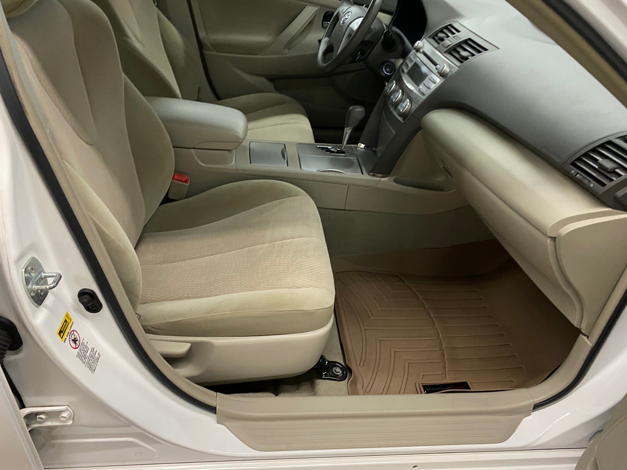 2011 Toyota Camry LE - Photo 46