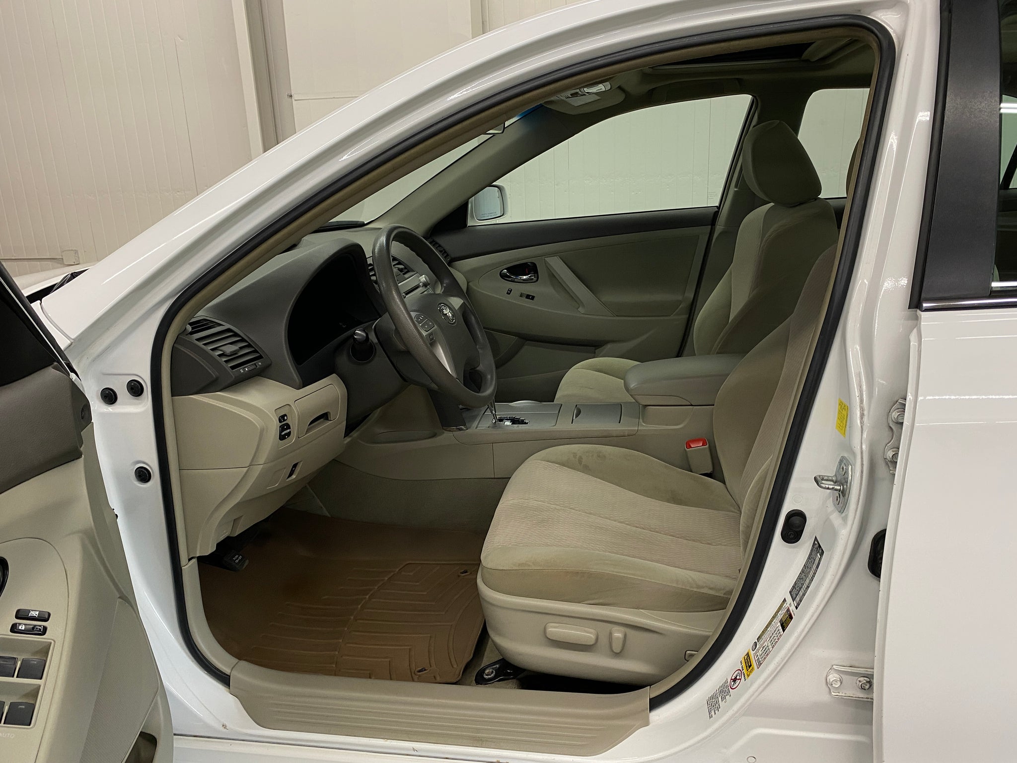 2011 Toyota Camry LE - Photo 10