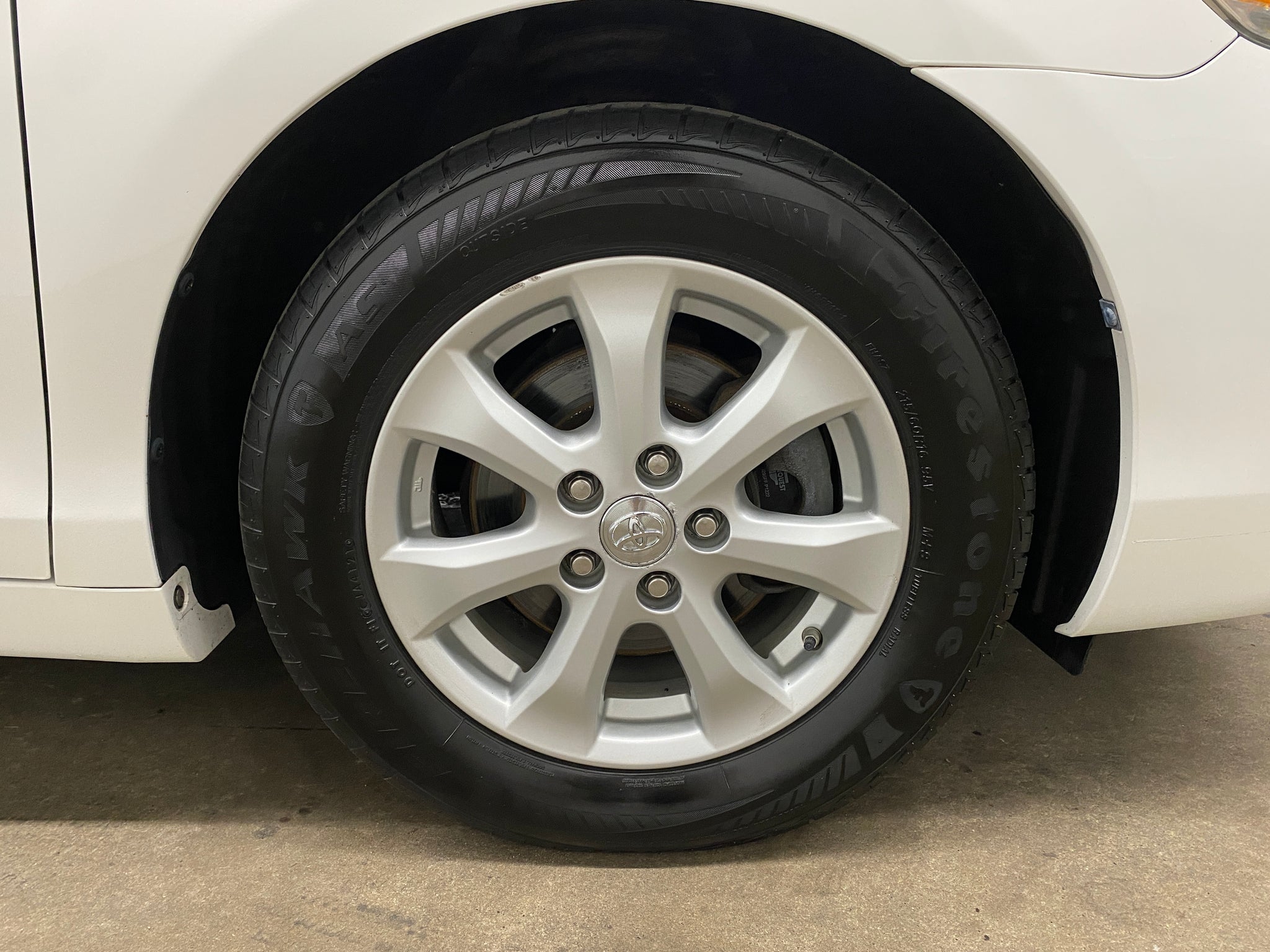 2011 Toyota Camry LE - Photo 32