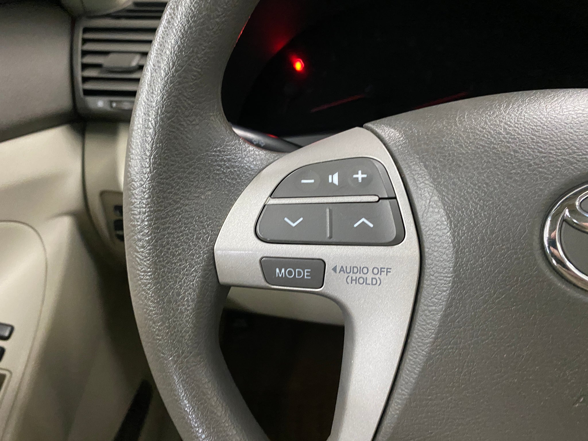 2011 Toyota Camry LE - Photo 21