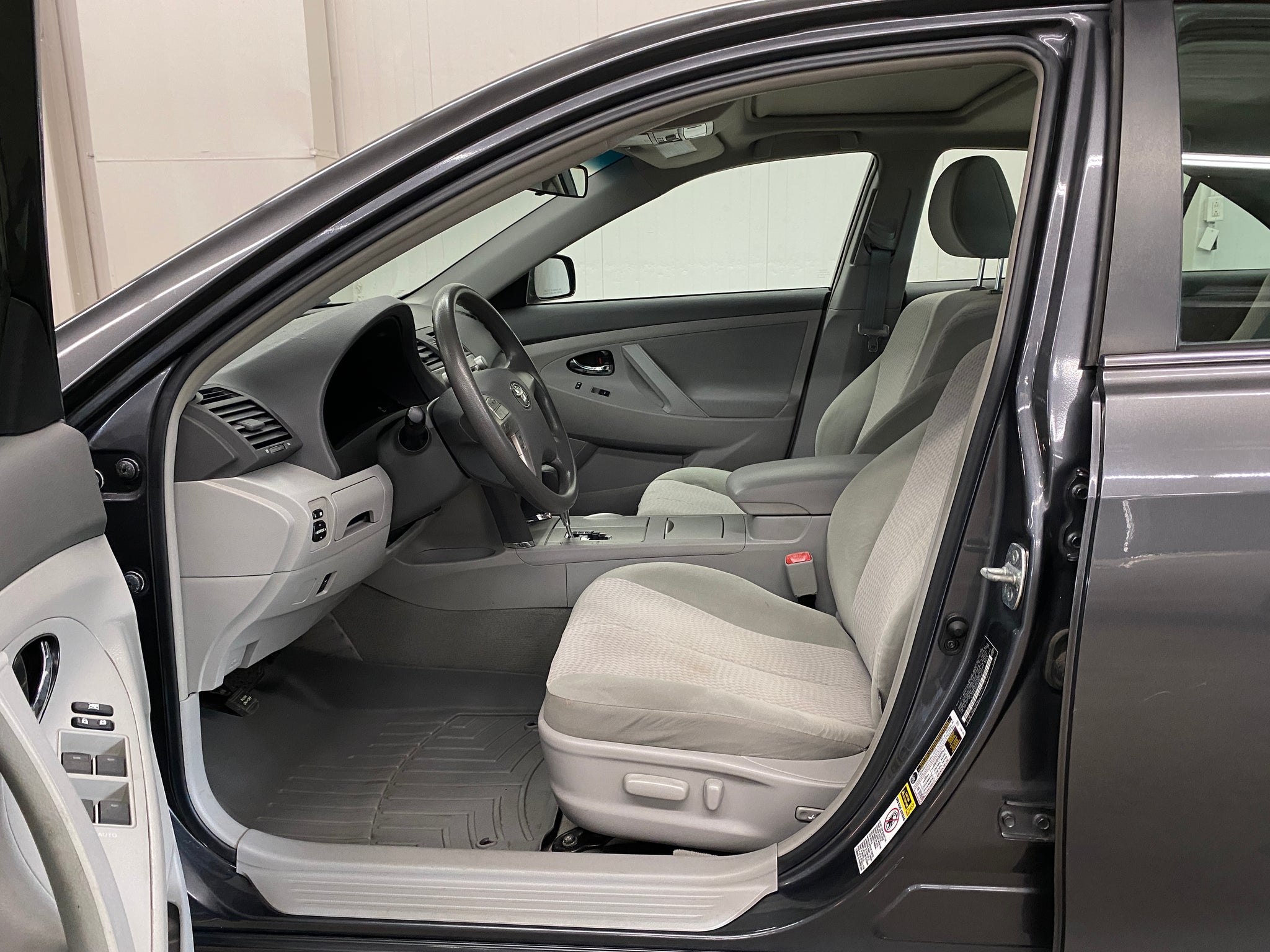 2010 Toyota Camry LE - Photo 10