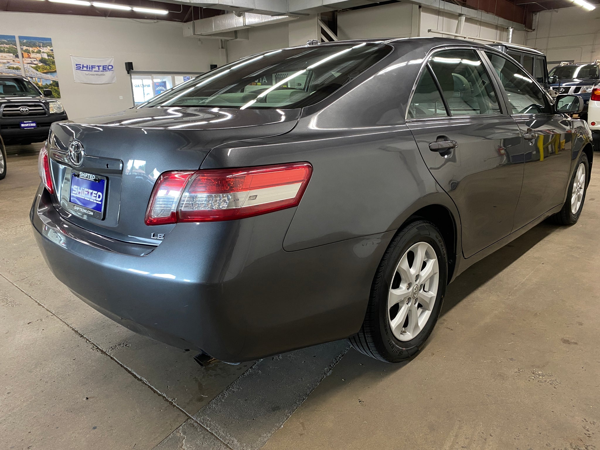 2010 Toyota Camry LE - Photo 5