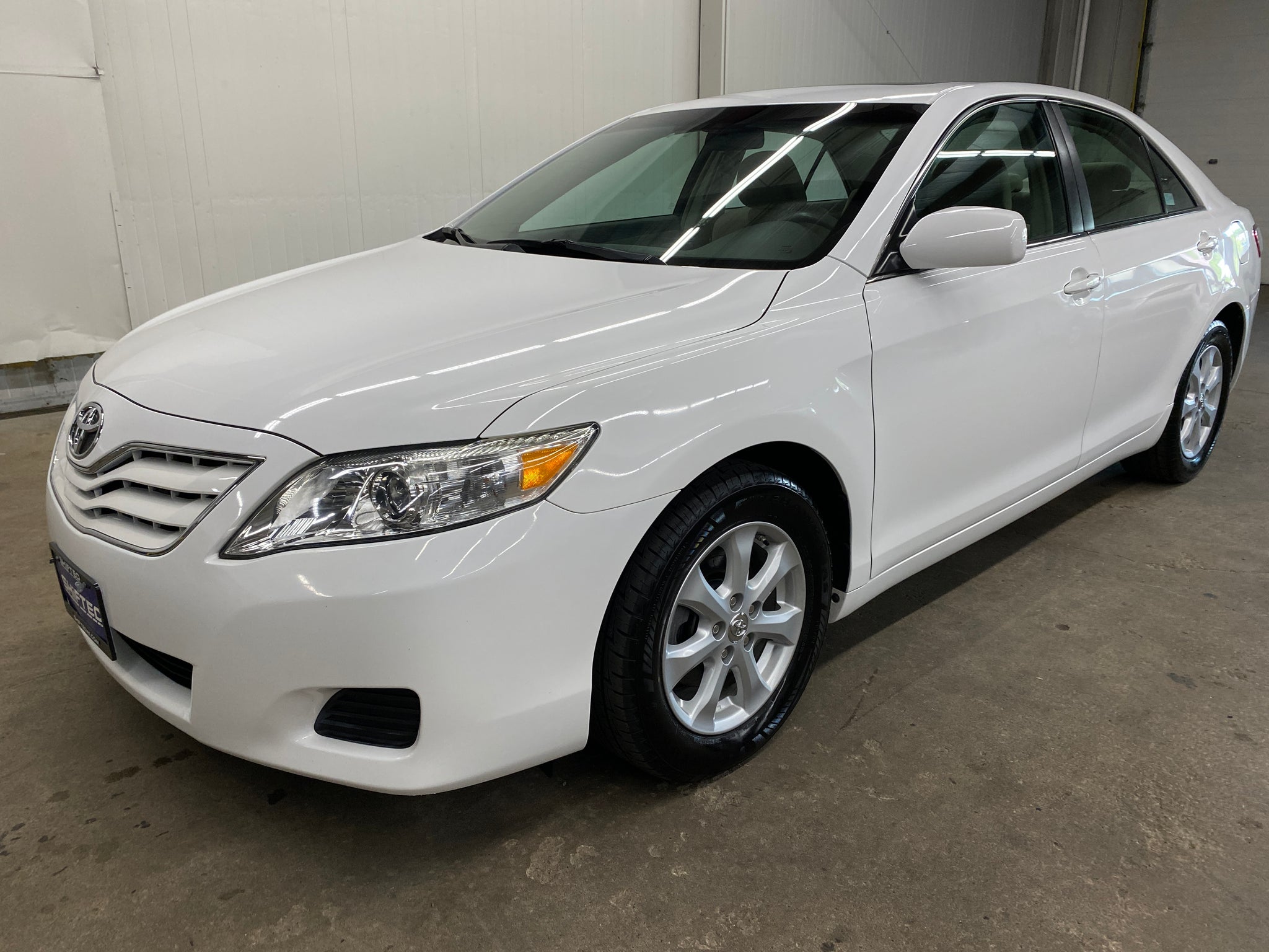 2011 Toyota Camry LE - Photo 8