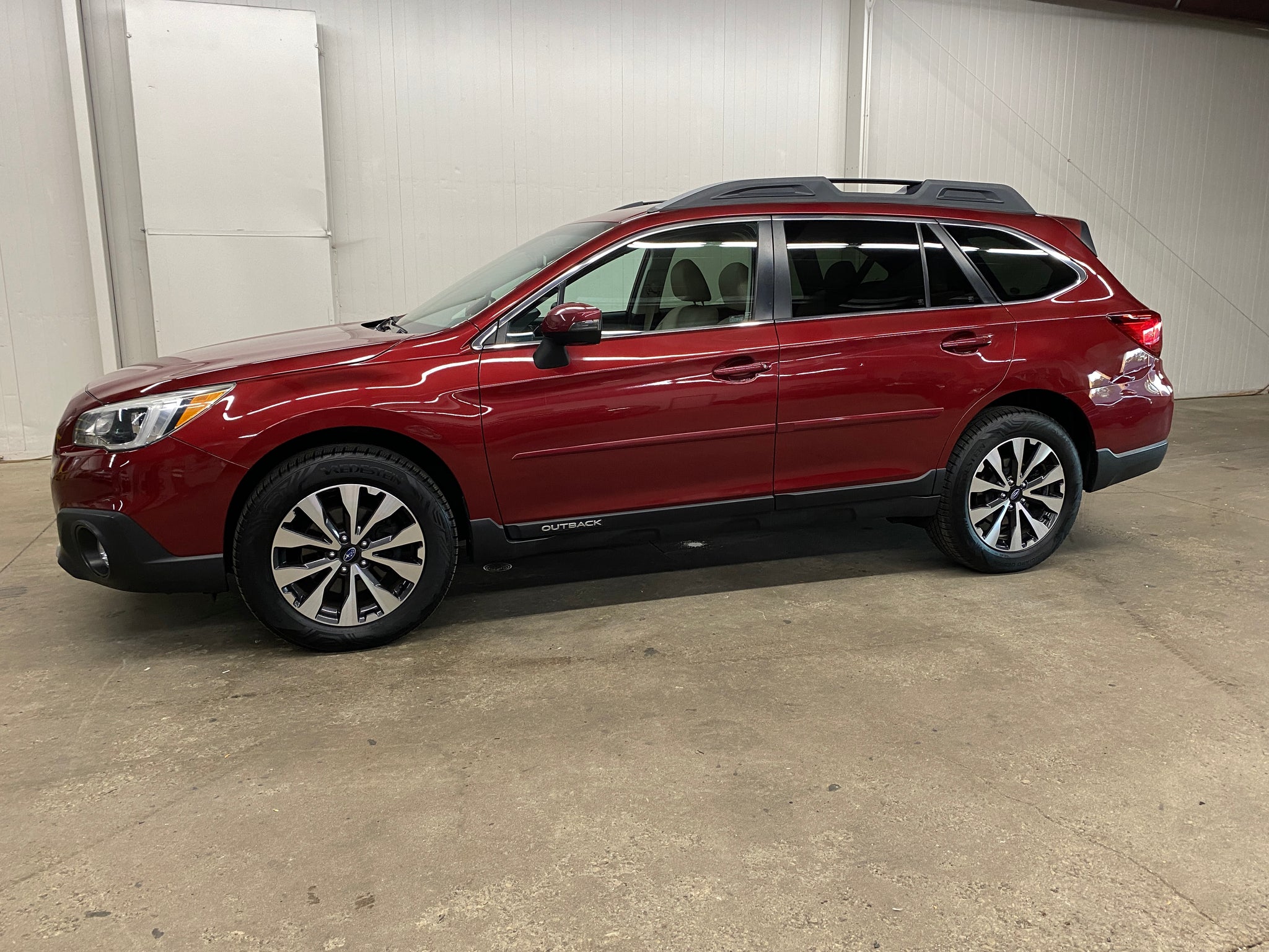 2015 Subaru Outback Limited's photo