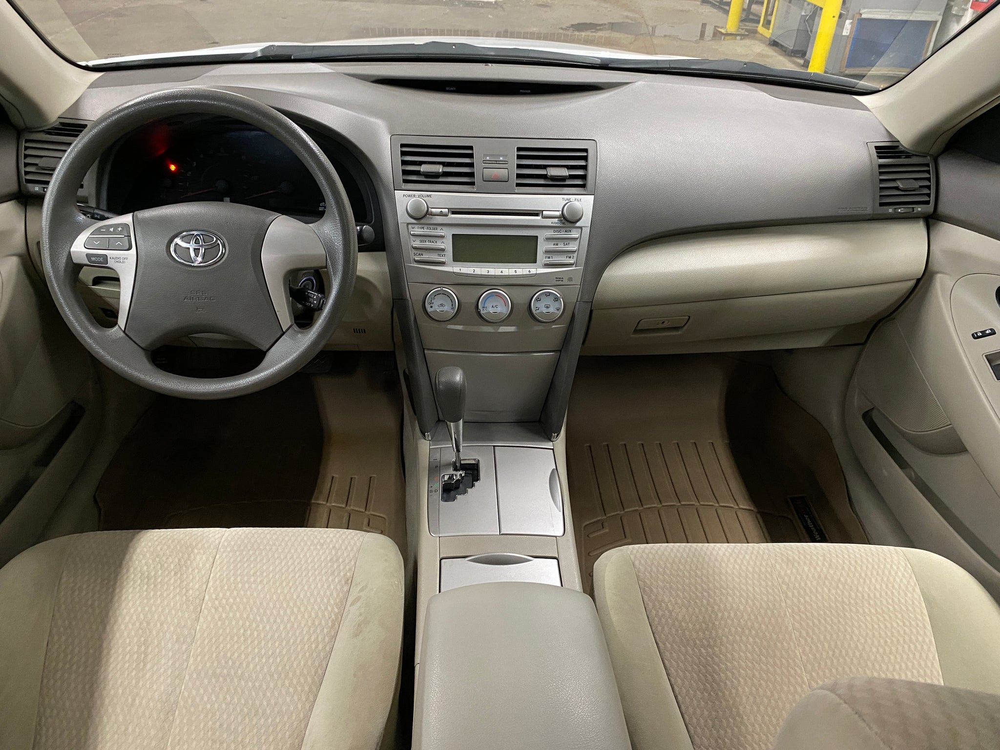 2011 Toyota Camry LE - Photo 18
