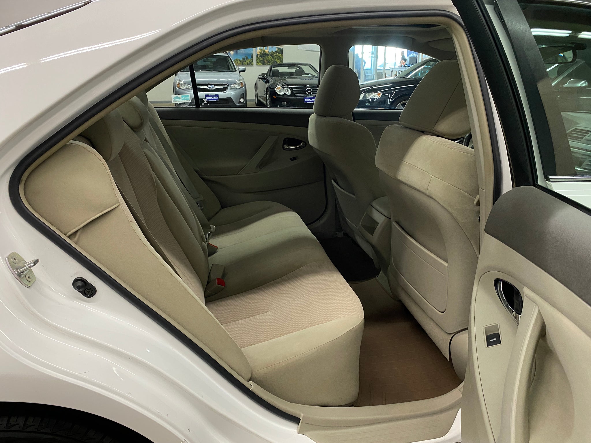 2011 Toyota Camry LE - Photo 15