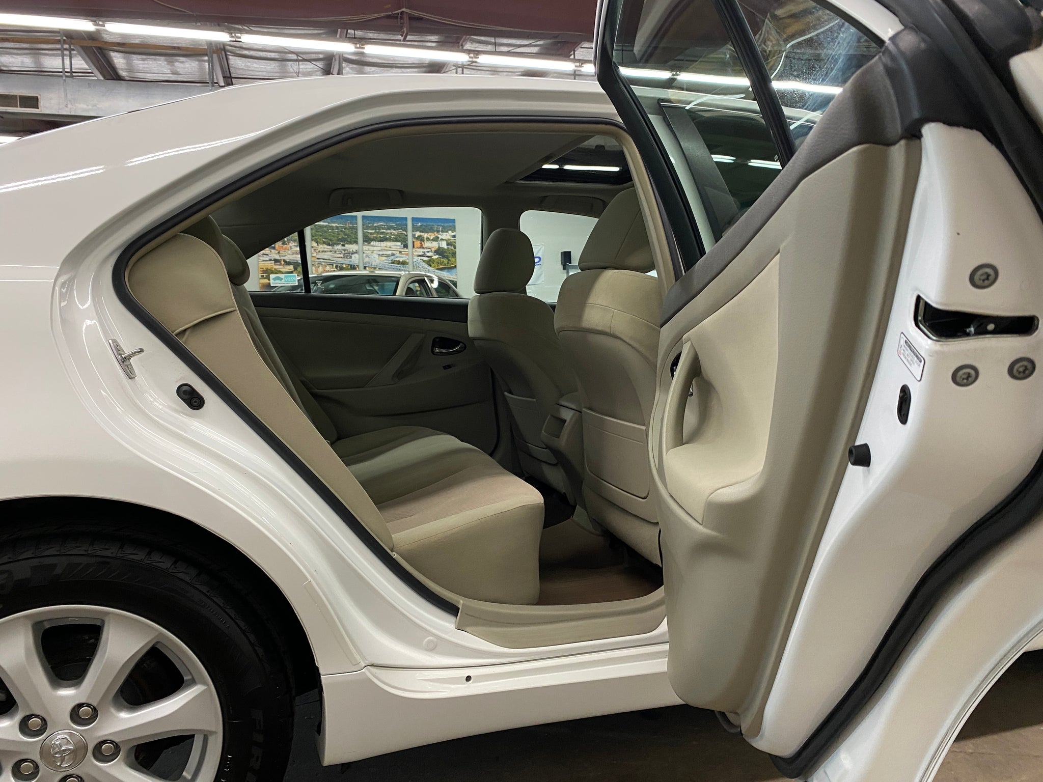 2011 Toyota Camry LE - Photo 41