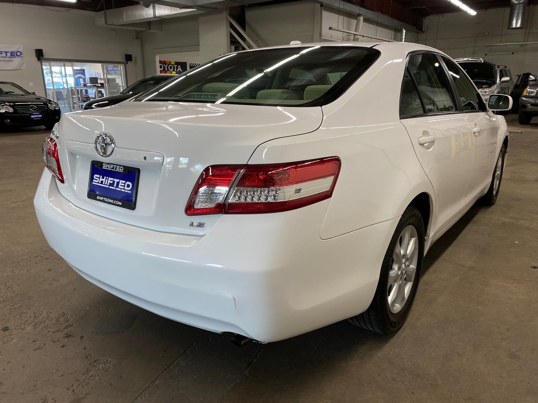 2011 Toyota Camry LE - Photo 5