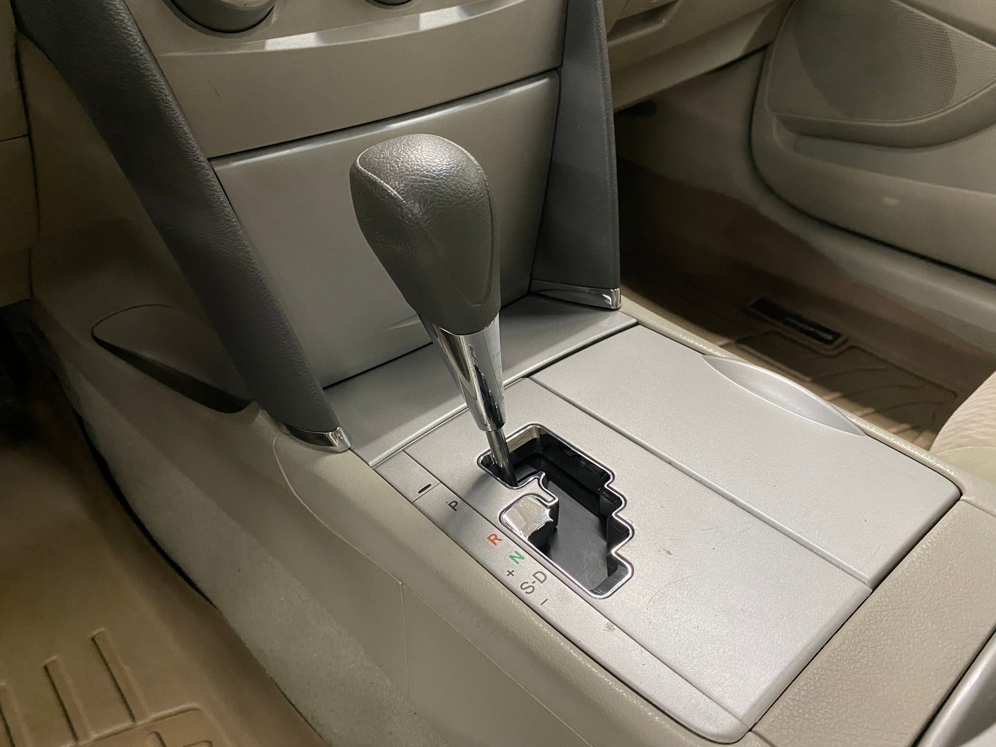 2011 Toyota Camry LE - Photo 24