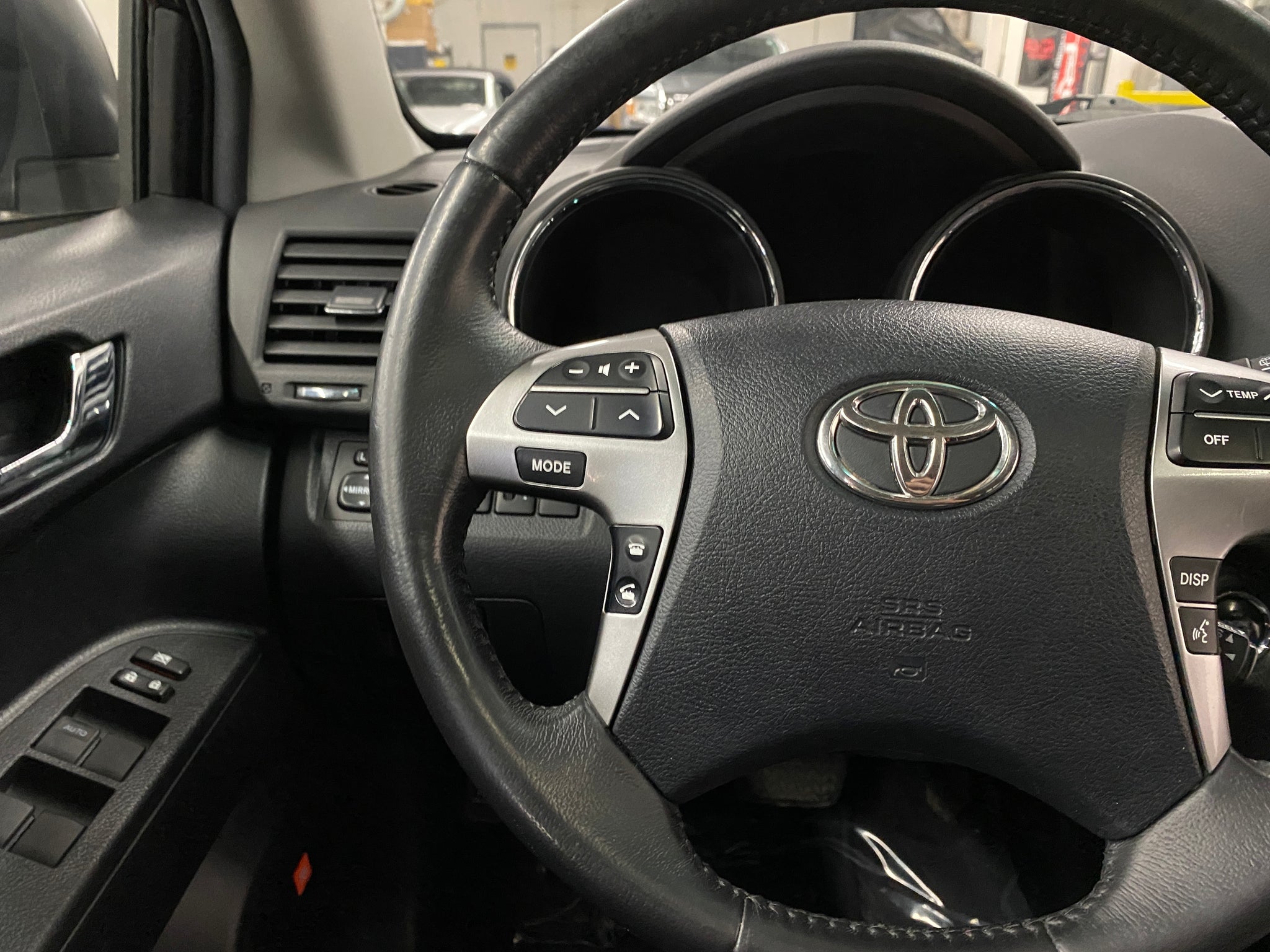 2011 Toyota Highlander Limited - Photo 24