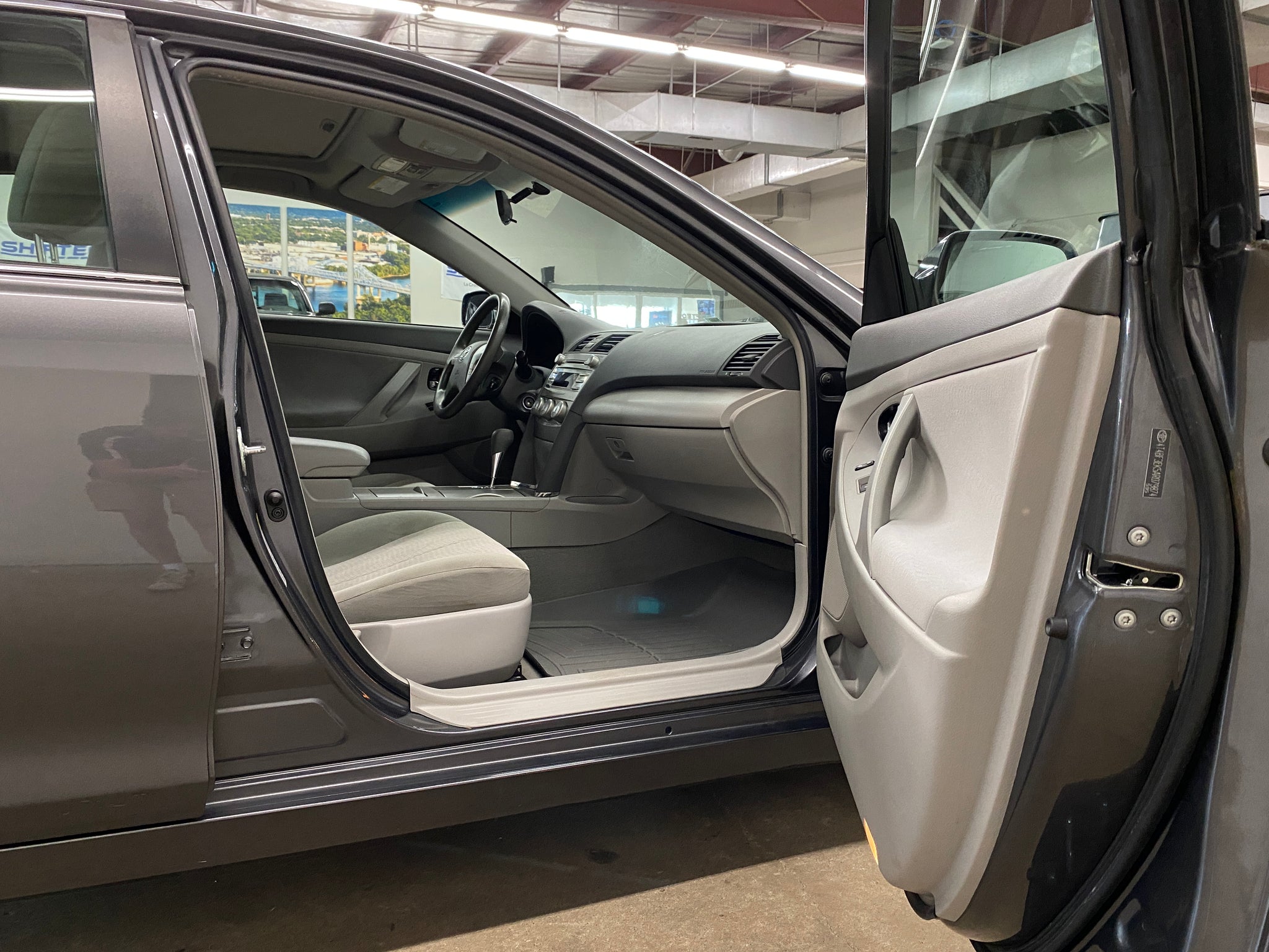 2010 Toyota Camry LE - Photo 43